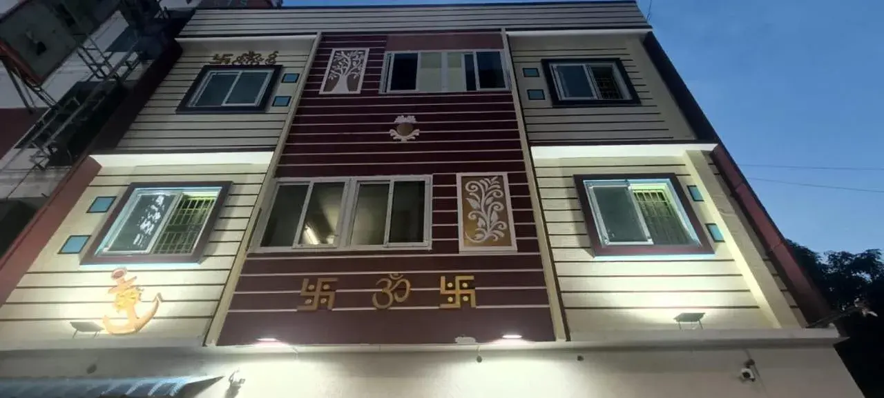 Property building in Sri Tirumalaa Hotel Property building in Sri Tirumalaa Hotel