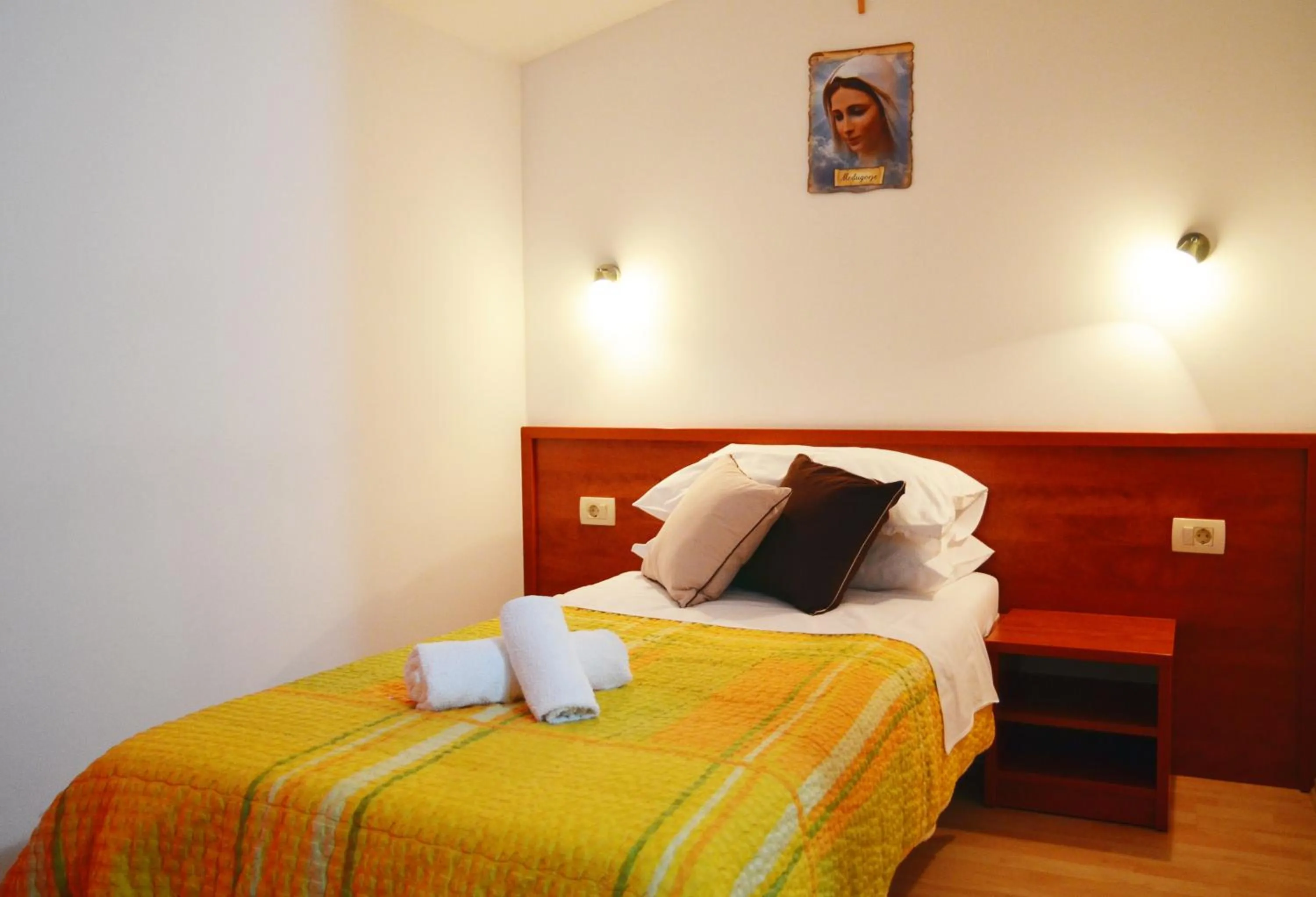 Photo of the whole room, Bed in Hotel Quattro Medjugorje