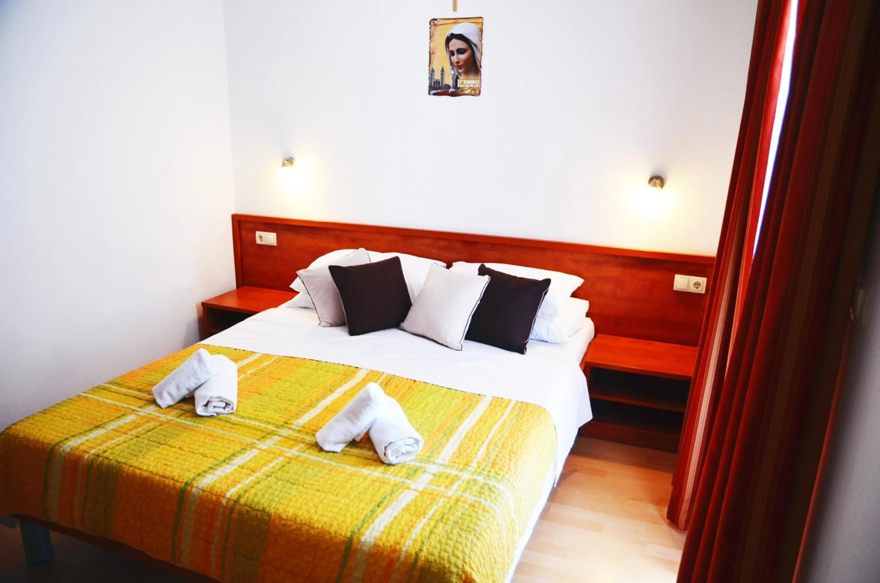 Photo of the whole room, Bed in Hotel Quattro Medjugorje