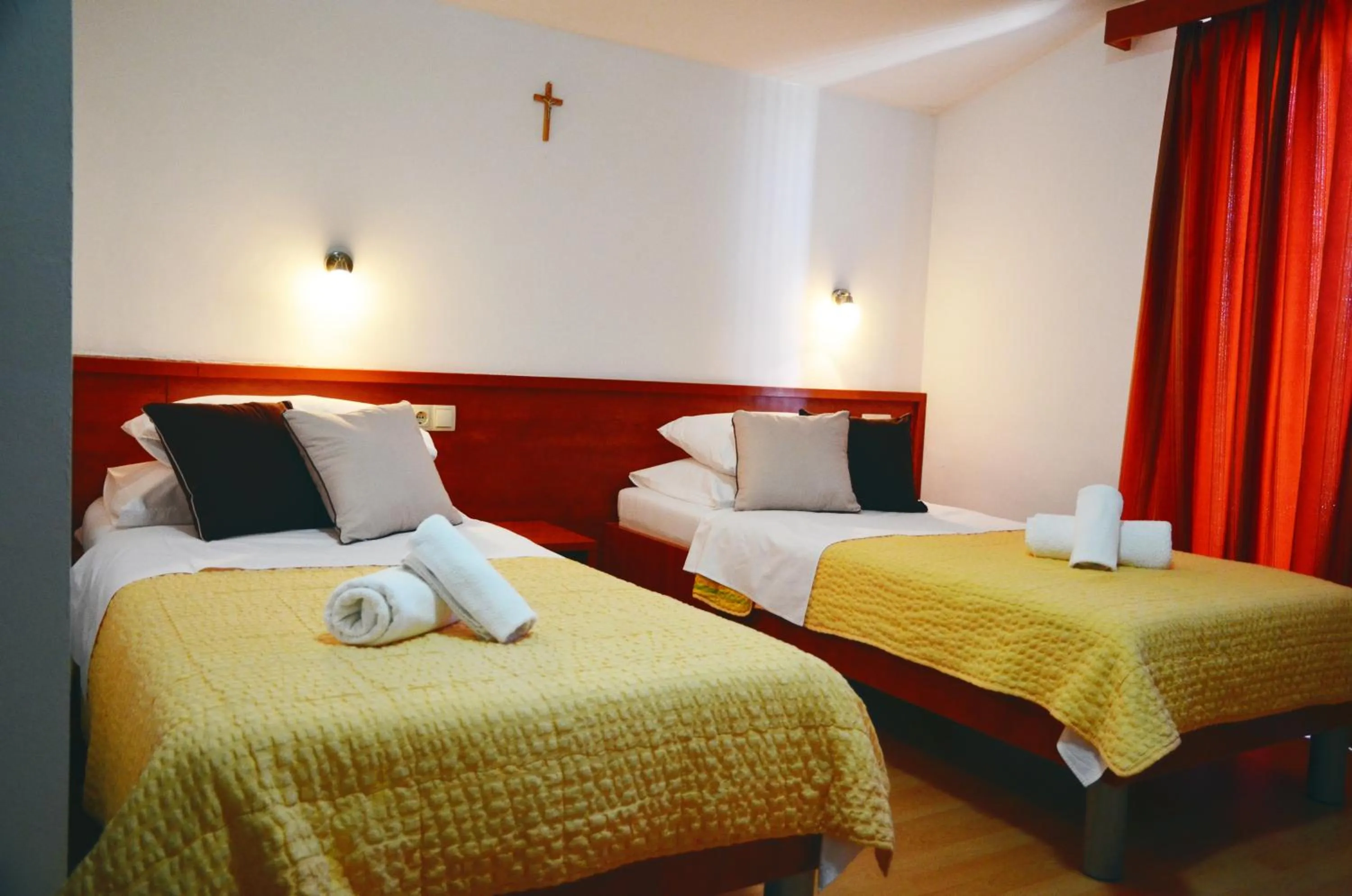 Photo of the whole room, Bed in Hotel Quattro Medjugorje