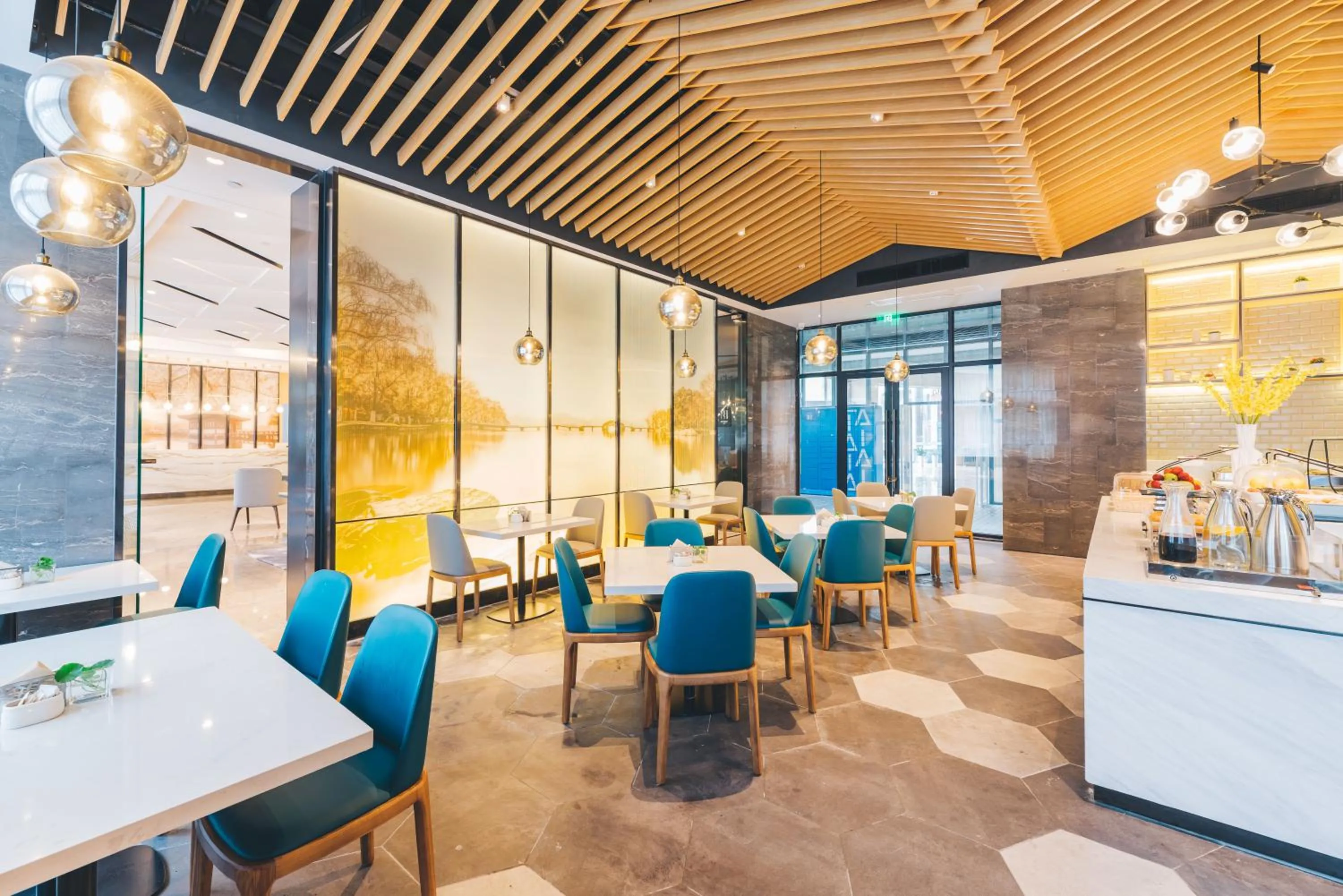 Restaurant/places to eat in Atour Hotel Hangzhou Qianjiang New Town Qianjiang Road