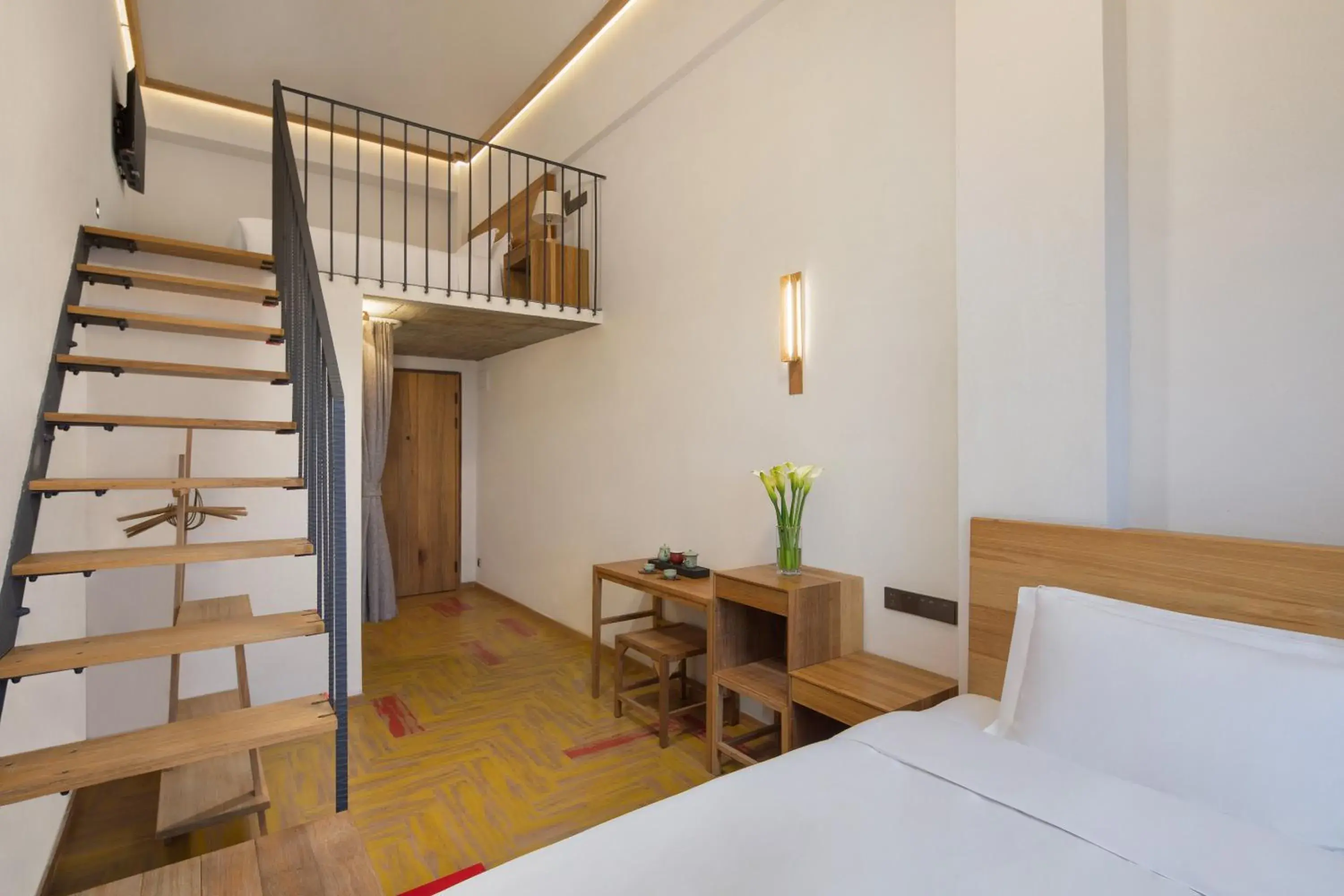 Twin Room with Shower in 上海浦东机场华美达安可酒店-免费提供24小时浦东机场班车十分钟到达候机楼出发层 Twin Room with Shower in 上海浦东机场华美达安可酒店-免费提供24小时浦东机场班车十分钟到达候机楼出发层