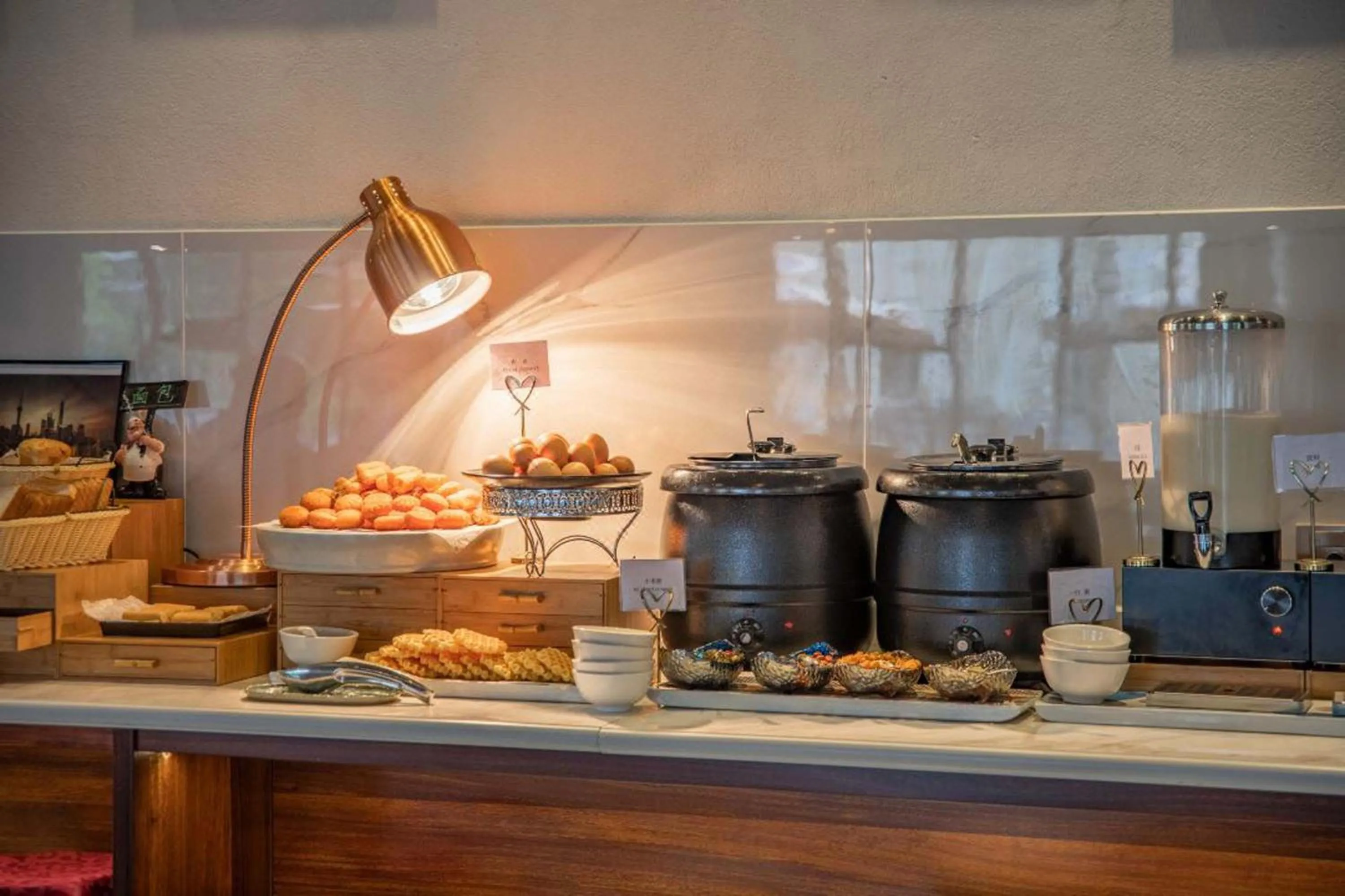 Breakfast in Ramadaencore By Wyndham Shanghai Pud ong Airport -Provide free 24hour shuttle bus service for airport pick-up and drop-off at Pud ong Airport