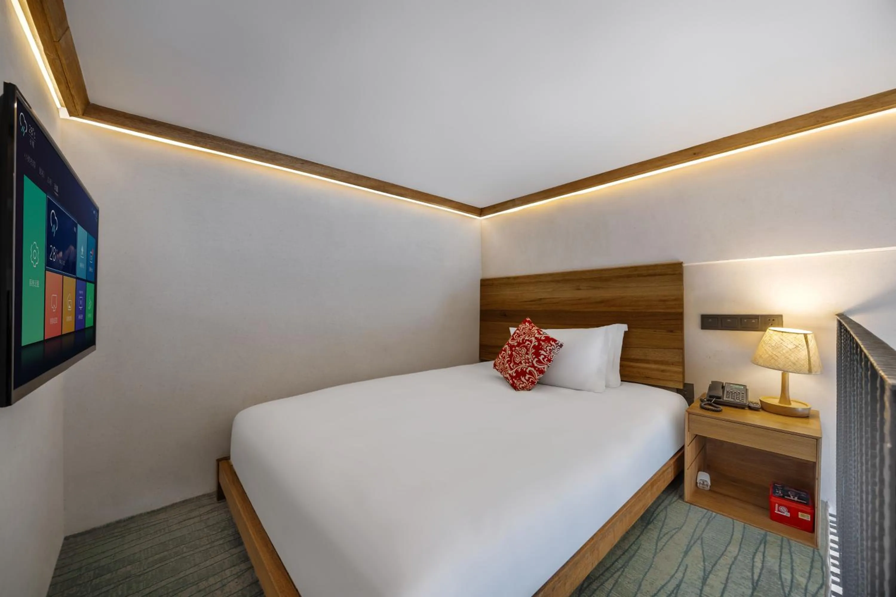 TV and multimedia, Bed in Ramadaencore By Wyndham Shanghai Pud ong Airport -Provide free 24hour shuttle bus service for airport pick-up and drop-off at Pud ong Airport
