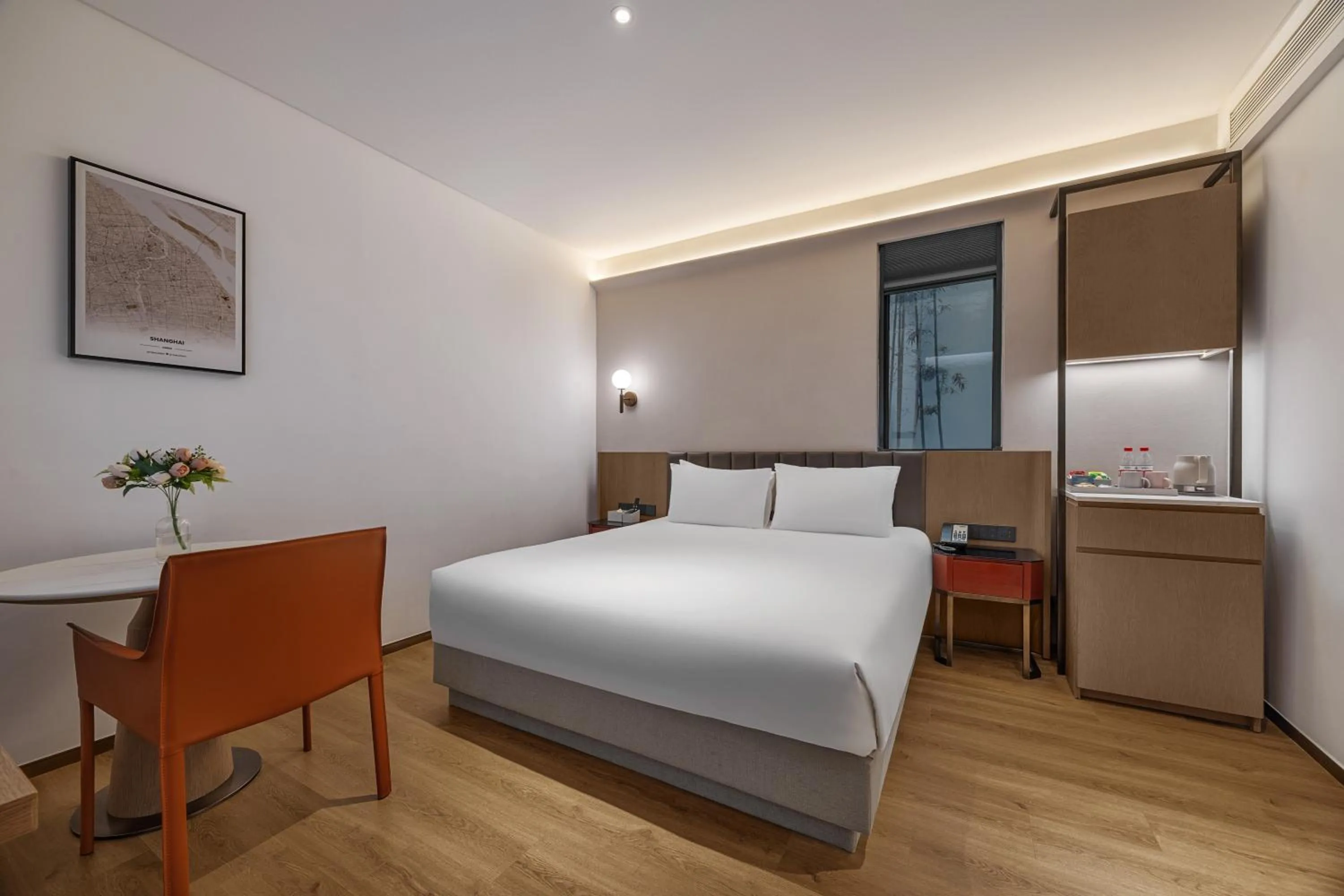 Bed in Ramadaencore By Wyndham Shanghai Pud ong Airport -Provide free 24hour shuttle bus service for airport pick-up and drop-off at Pud ong Airport