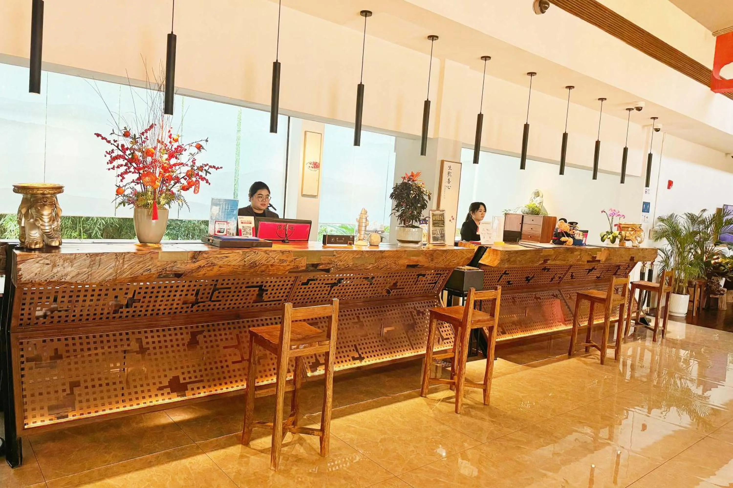 Lobby or reception in Ramadaencore By Wyndham Shanghai Pud ong Airport -Provide free 24hour shuttle bus service for airport pick-up and drop-off at Pud ong Airport