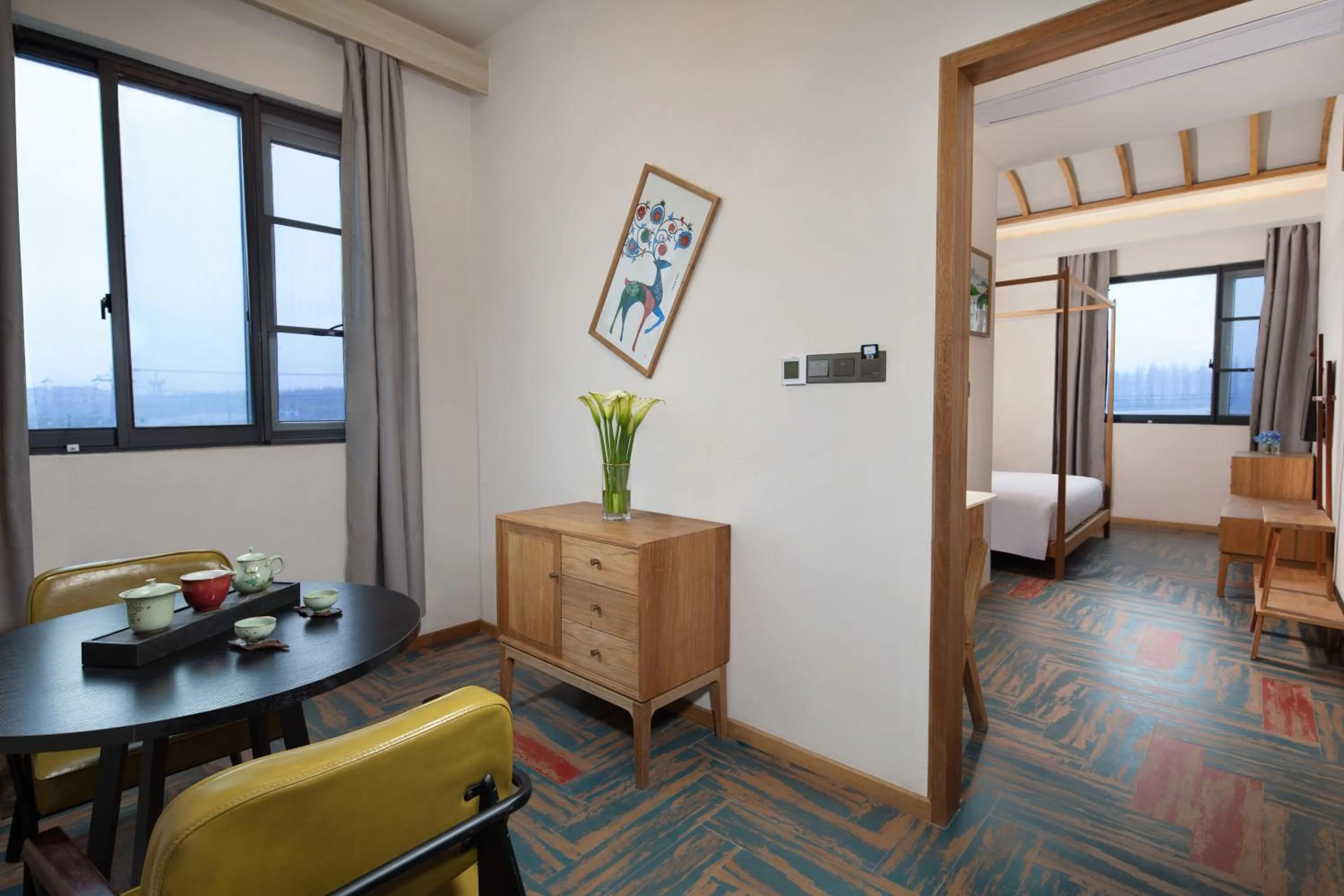 Photo of the whole room, Bed in Ramadaencore By Wyndham Shanghai Pud ong Airport -Provide free 24hour shuttle bus service for airport pick-up and drop-off at Pud ong Airport