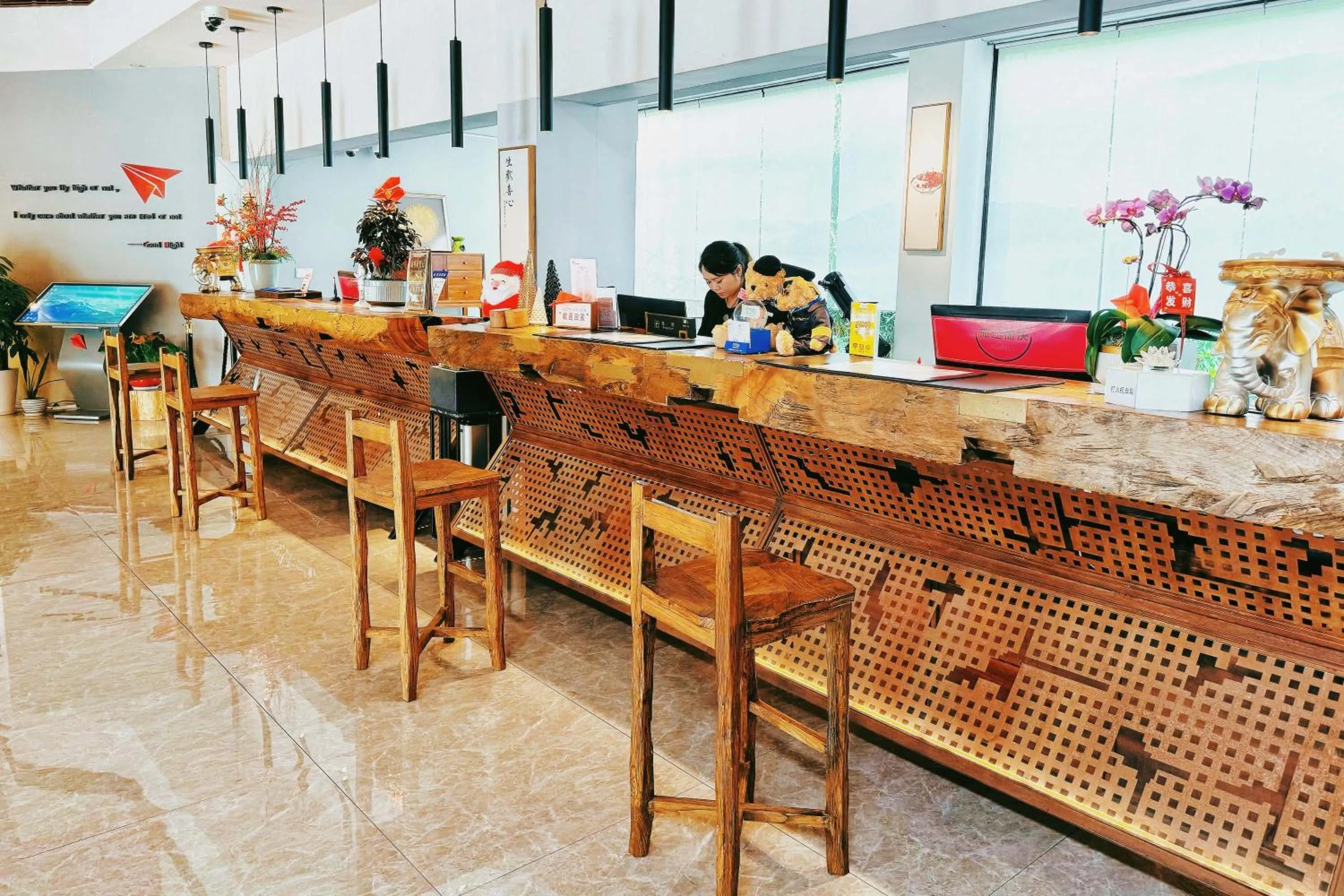 Lobby or reception in Ramadaencore By Wyndham Shanghai Pud ong Airport -Provide free 24hour shuttle bus service for airport pick-up and drop-off at Pud ong Airport