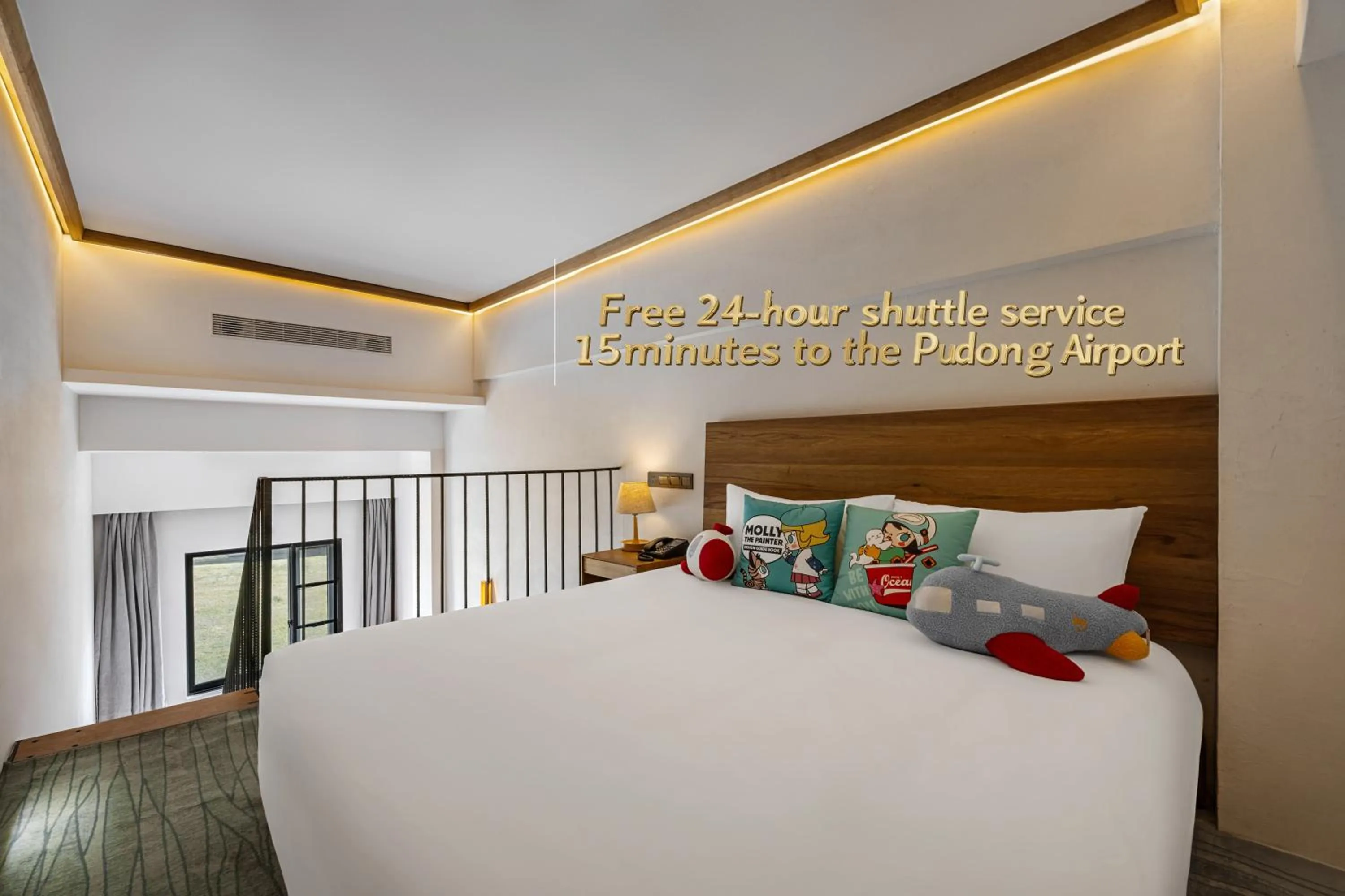 Photo of the whole room, Bed in Ramadaencore By Wyndham Shanghai Pud ong Airport -Provide free 24hour shuttle bus service for airport pick-up and drop-off at Pud ong Airport
