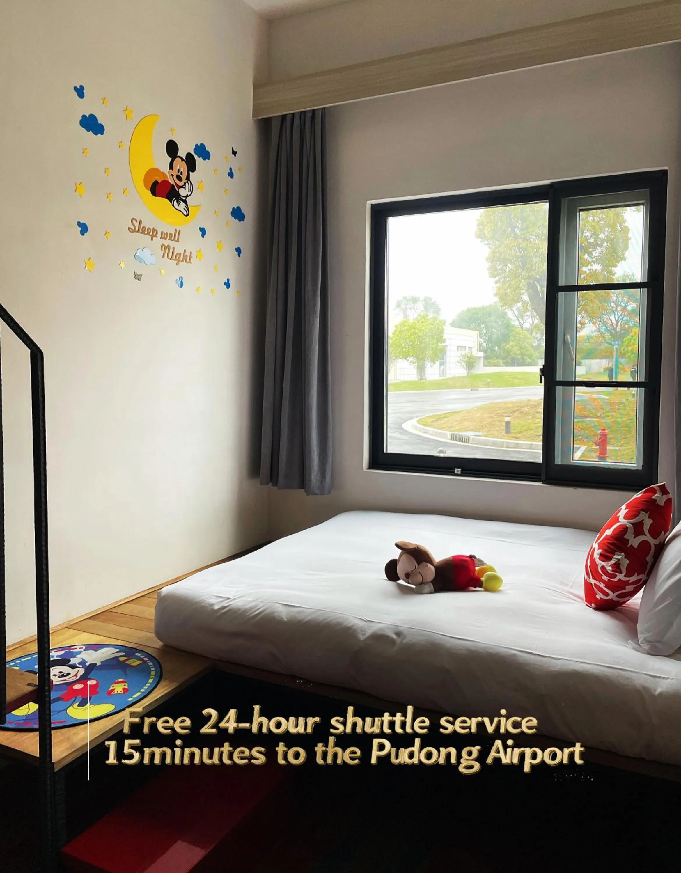 Photo of the whole room, Bed in Ramadaencore By Wyndham Shanghai Pud ong Airport -Provide free 24hour shuttle bus service for airport pick-up and drop-off at Pud ong Airport