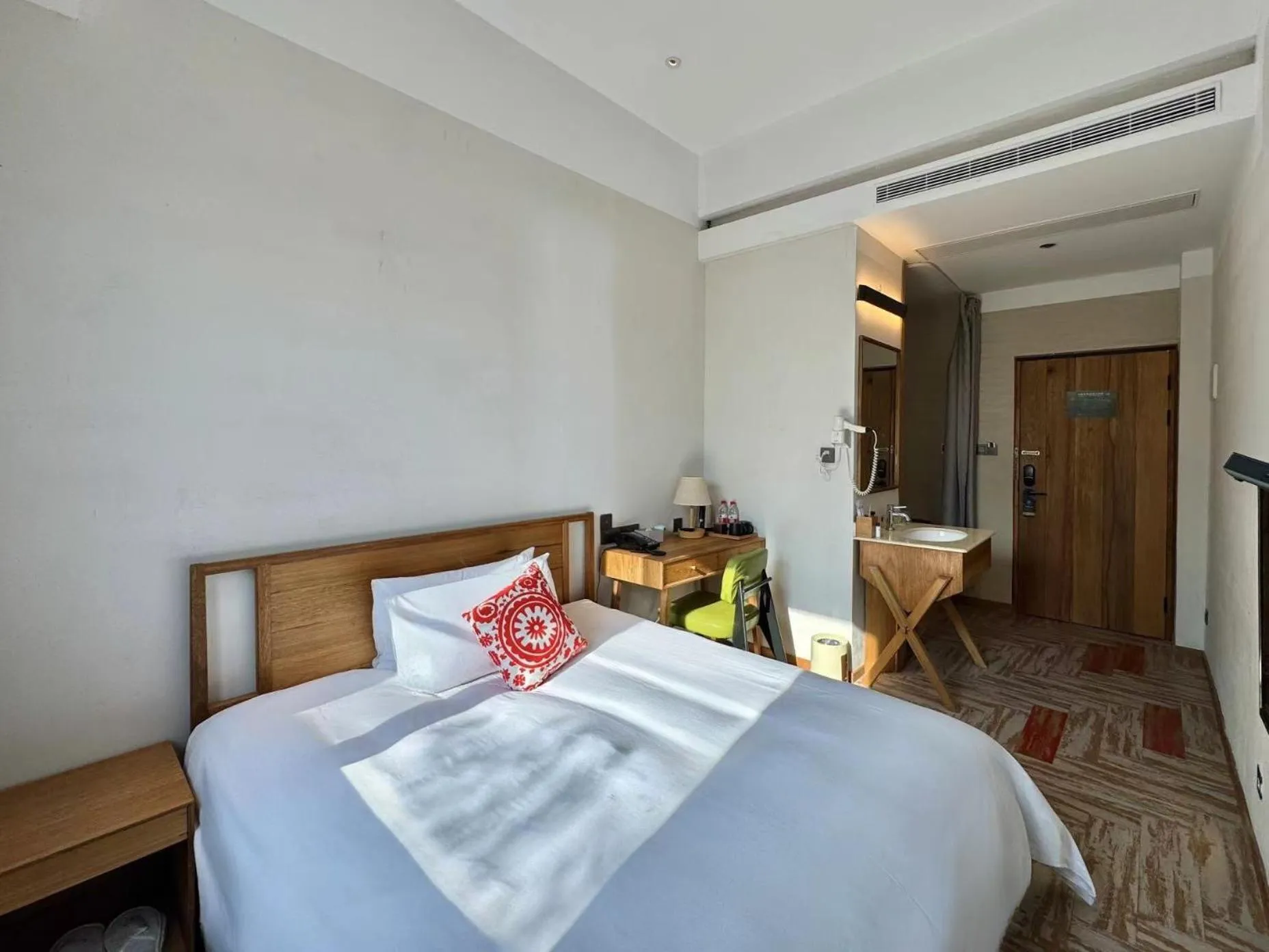 King Room in 上海浦东机场华美达安可酒店-免费提供24小时浦东机场班车十分钟到达候机楼出发层