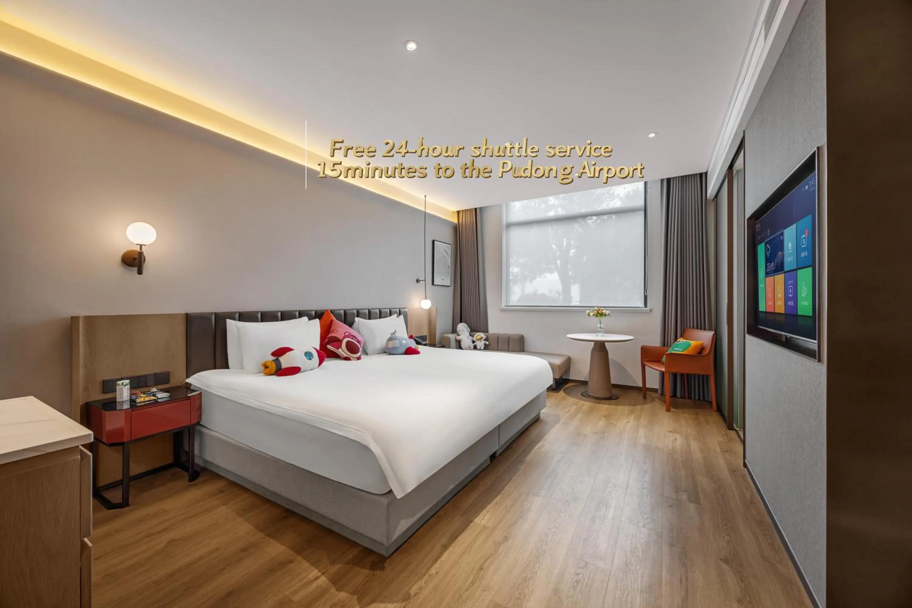 Photo of the whole room, Bed in Ramadaencore By Wyndham Shanghai Pud ong Airport -Provide free 24hour shuttle bus service for airport pick-up and drop-off at Pud ong Airport