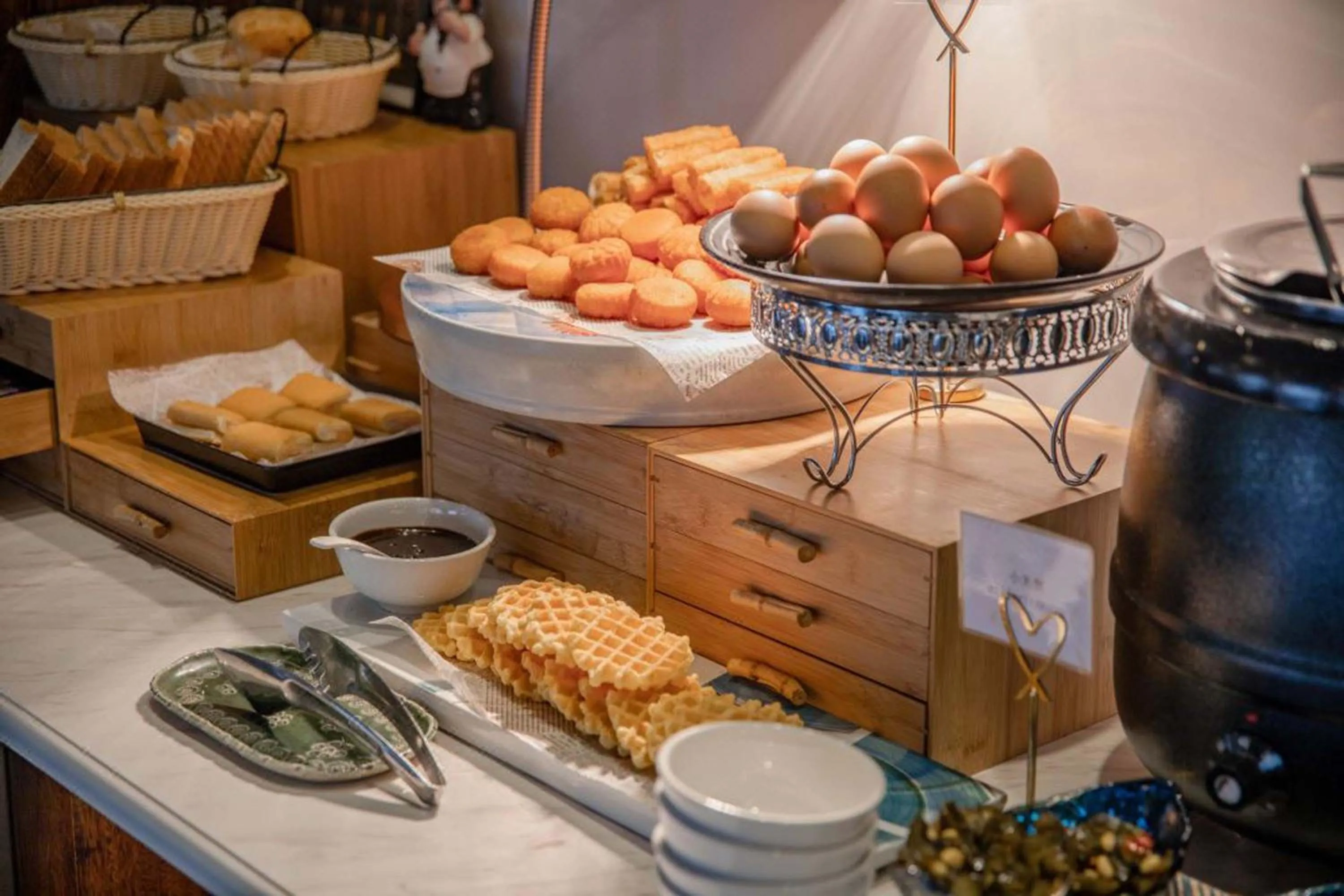 Food in Ramadaencore By Wyndham Shanghai Pud ong Airport -Provide free 24hour shuttle bus service for airport pick-up and drop-off at Pud ong Airport