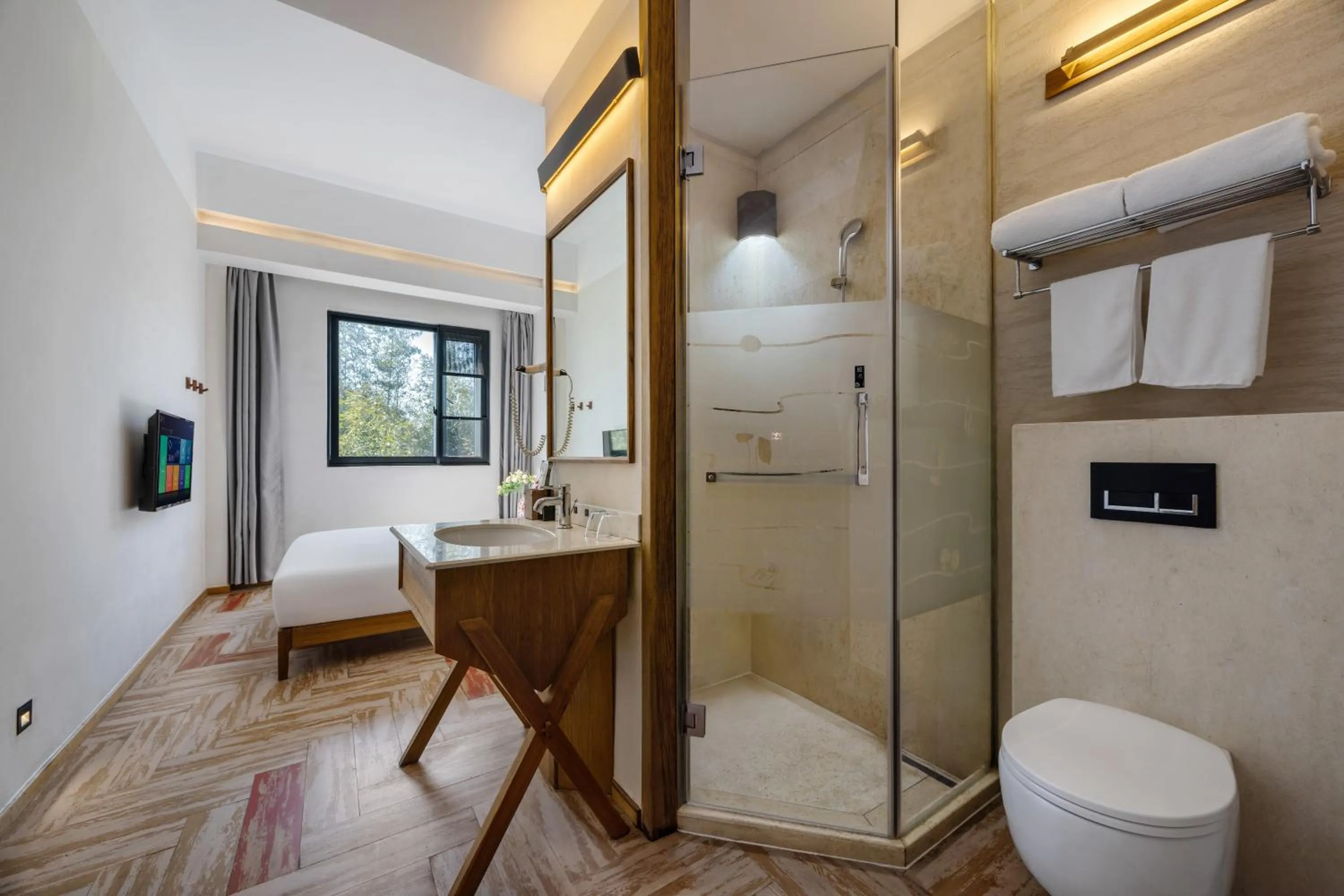 Toilet in Ramadaencore By Wyndham Shanghai Pud ong Airport -Provide free 24hour shuttle bus service for airport pick-up and drop-off at Pud ong Airport