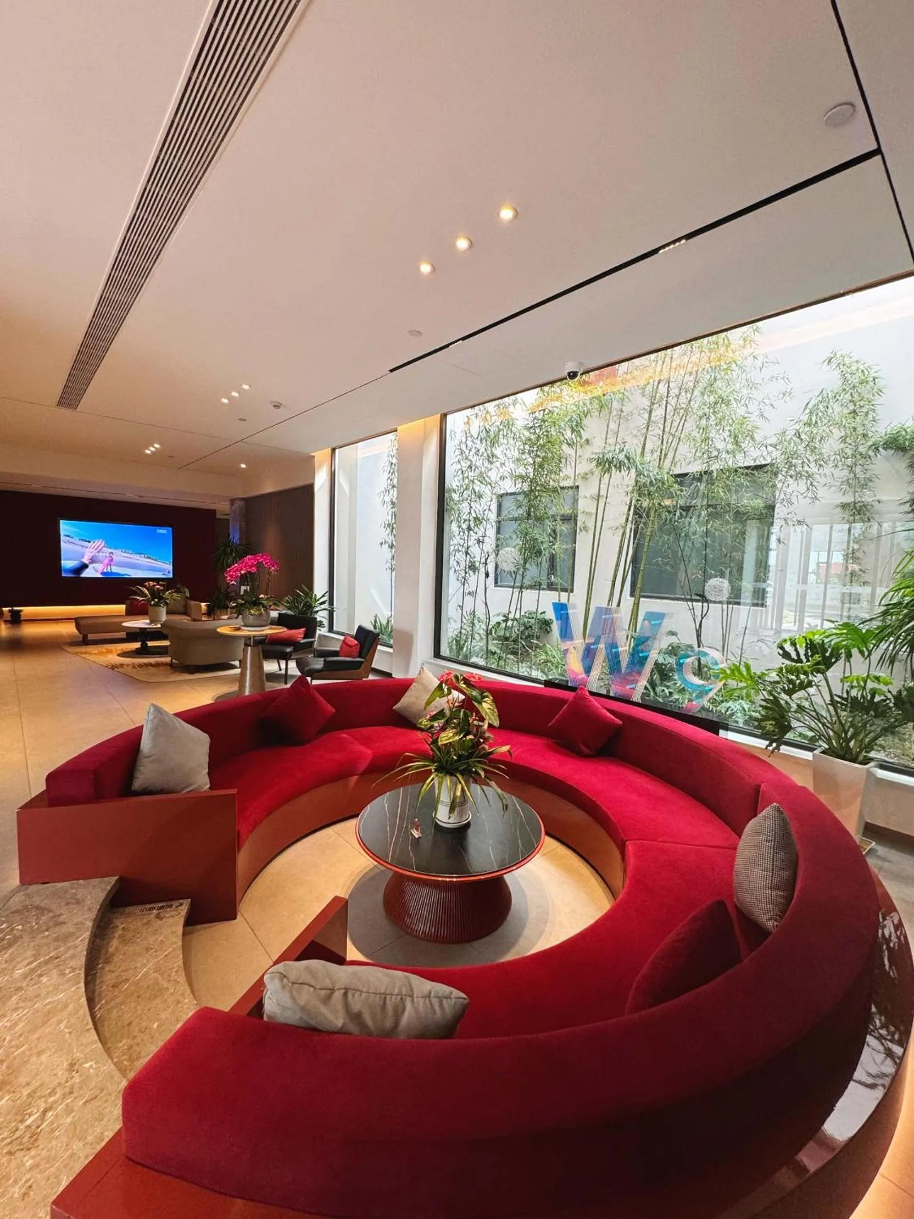 Lobby or reception in Ramadaencore By Wyndham Shanghai Pud ong Airport -Provide free 24hour shuttle bus service for airport pick-up and drop-off at Pud ong Airport