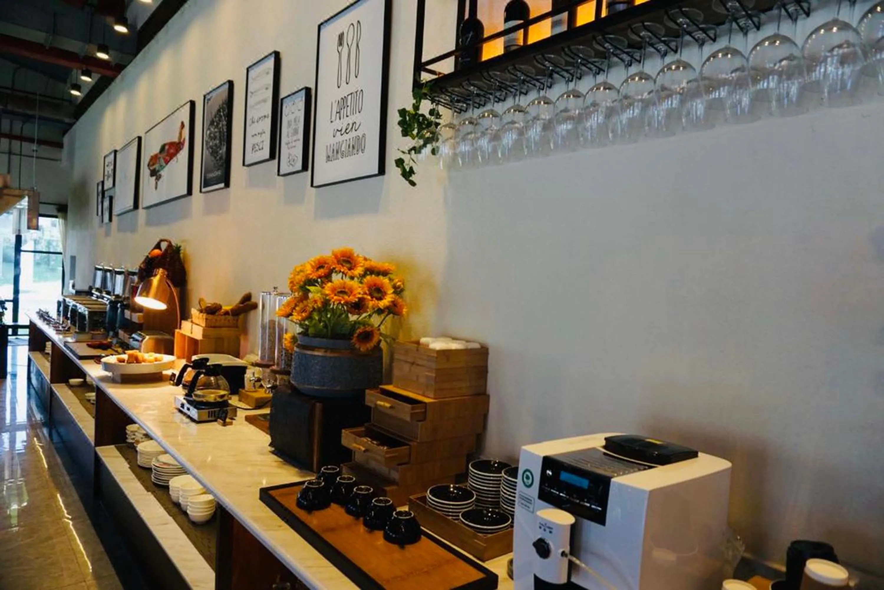 Coffee/tea facilities in Ramadaencore By Wyndham Shanghai Pud ong Airport -Provide free 24hour shuttle bus service for airport pick-up and drop-off at Pud ong Airport