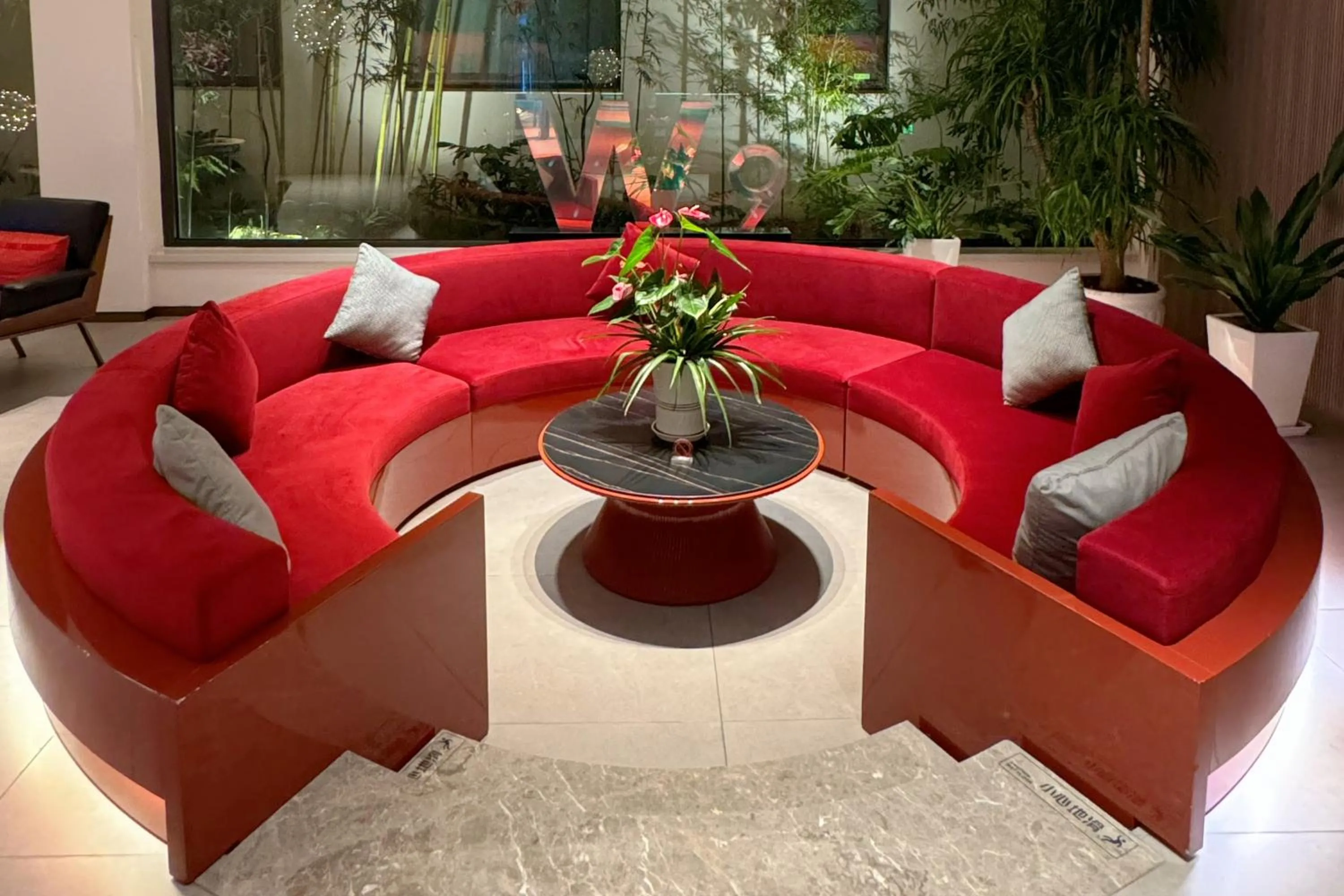 Property building in Ramadaencore By Wyndham Shanghai Pud ong Airport -Provide free 24hour shuttle bus service for airport pick-up and drop-off at Pud ong Airport