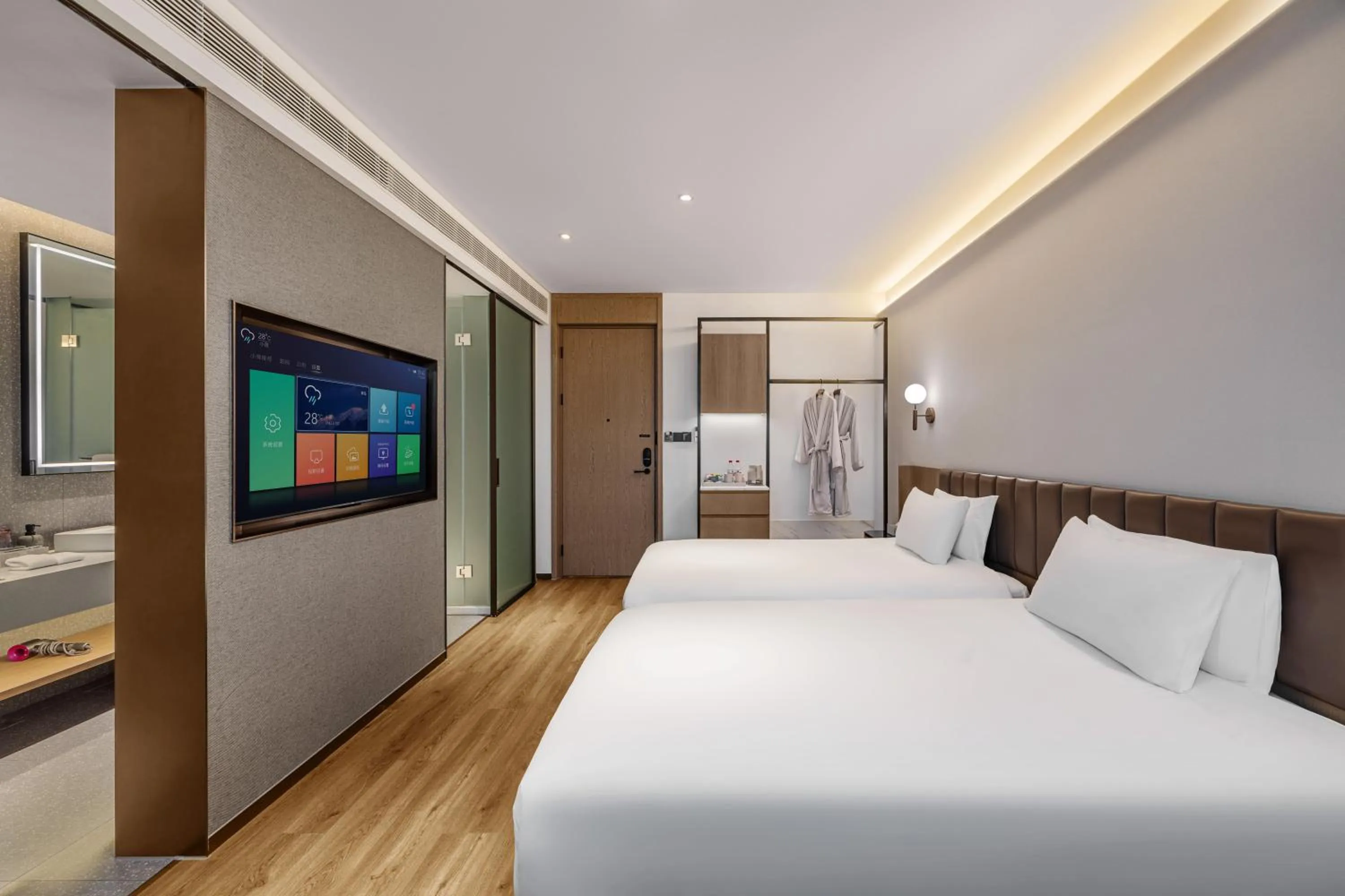 Bed in Ramadaencore By Wyndham Shanghai Pud ong Airport -Provide free 24hour shuttle bus service for airport pick-up and drop-off at Pud ong Airport