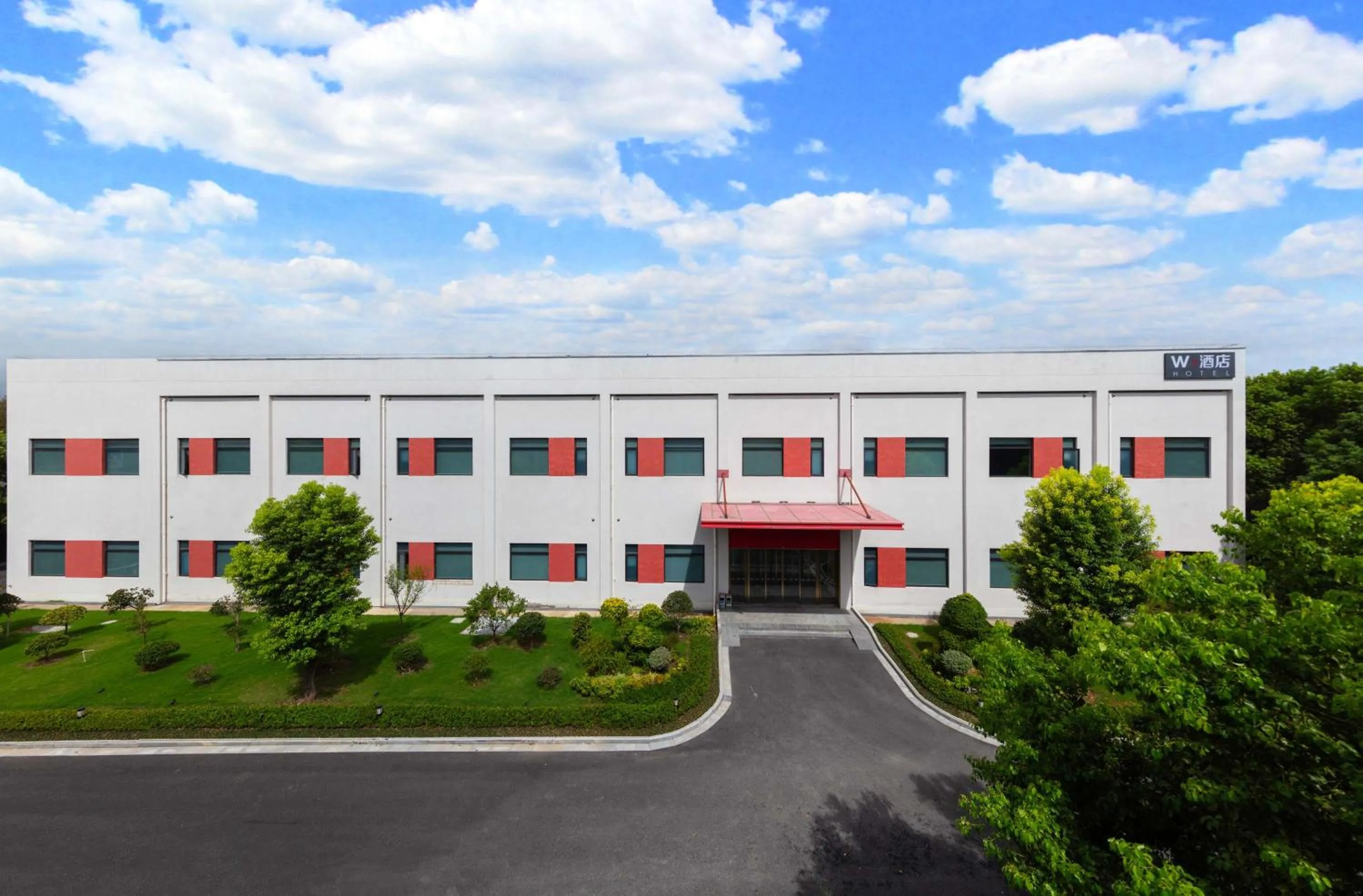 Property building in Ramadaencore By Wyndham Shanghai Pud ong Airport -Provide free 24hour shuttle bus service for airport pick-up and drop-off at Pud ong Airport