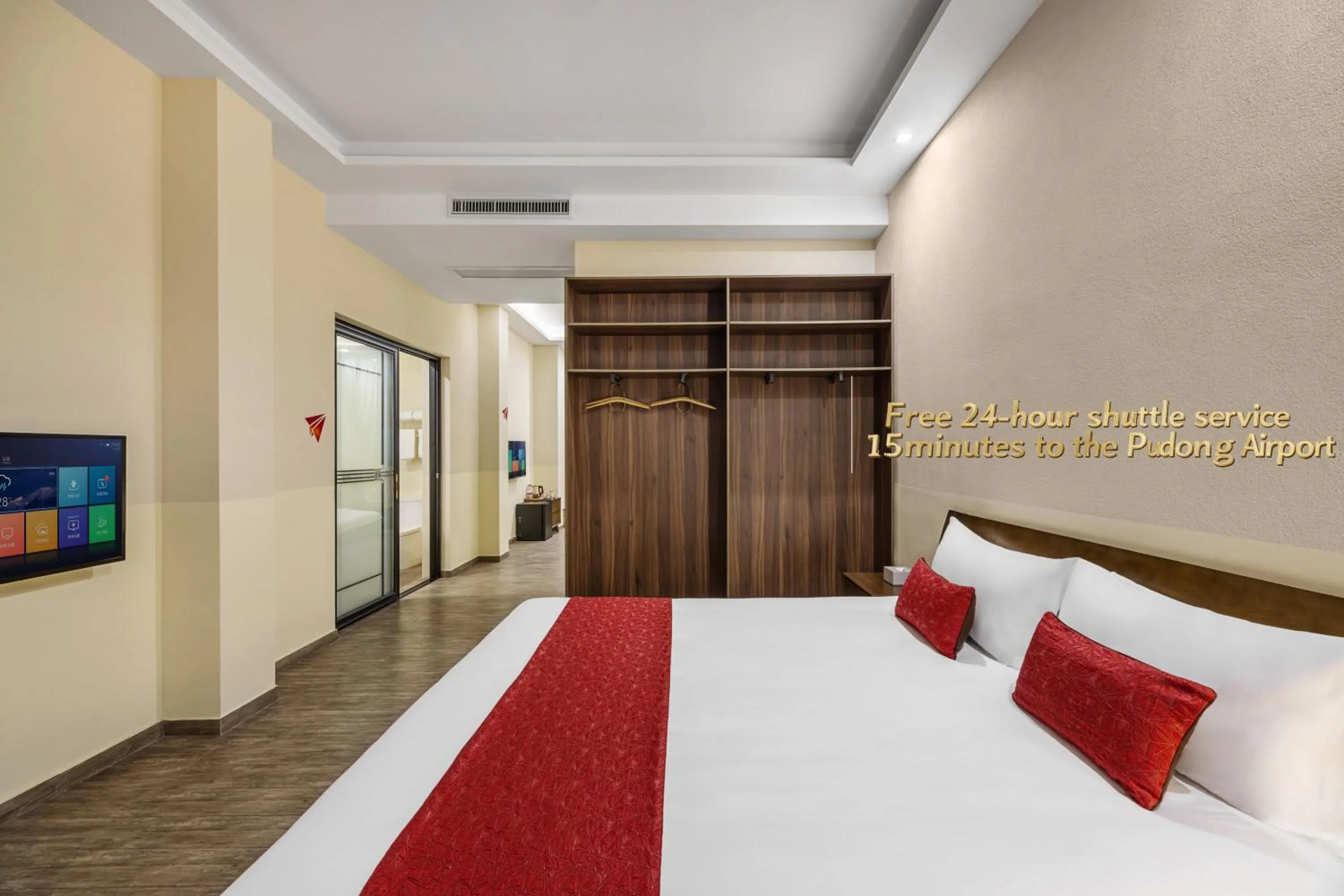 Photo of the whole room, Bed in Ramadaencore By Wyndham Shanghai Pud ong Airport -Provide free 24hour shuttle bus service for airport pick-up and drop-off at Pud ong Airport