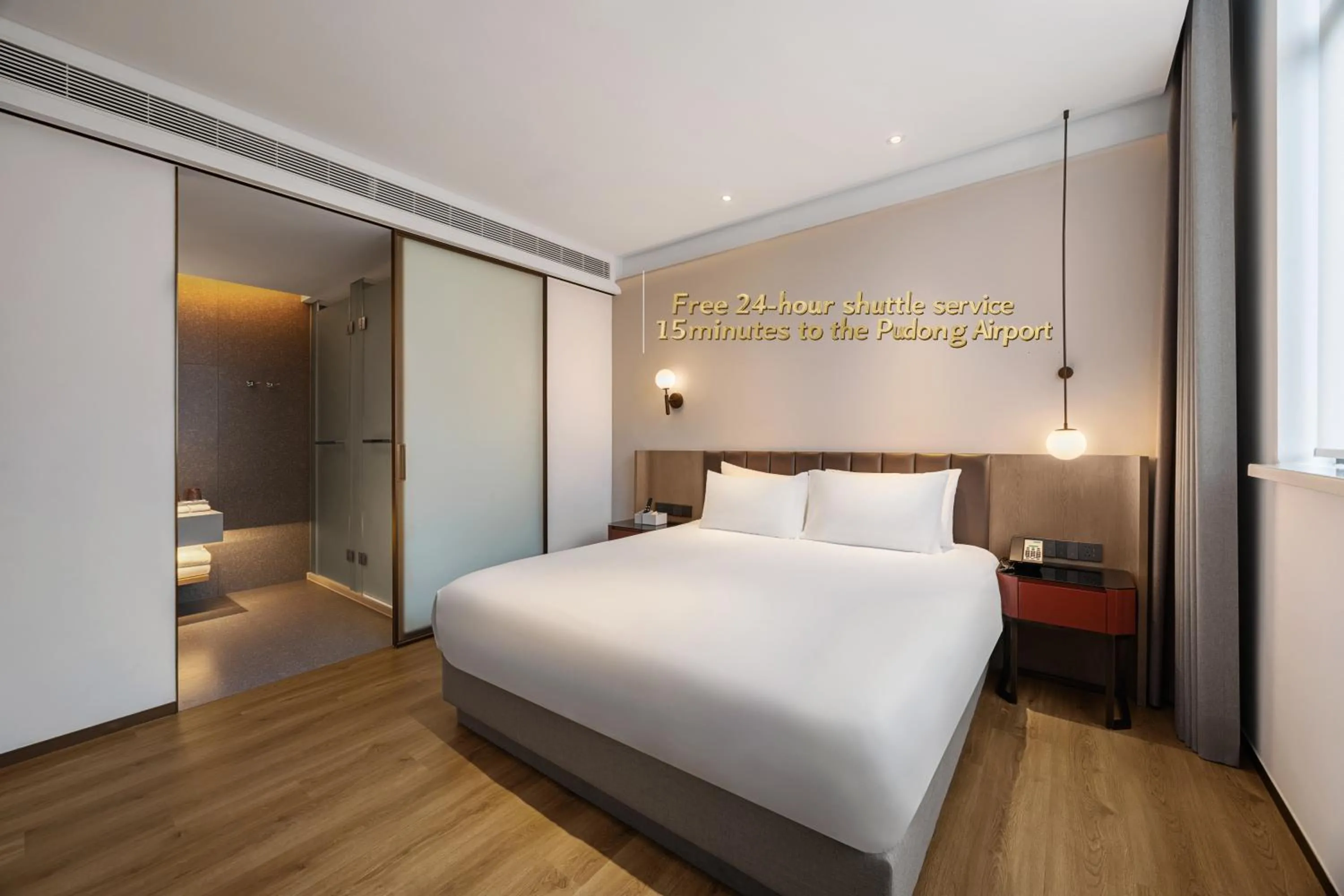Bed in Ramadaencore By Wyndham Shanghai Pud ong Airport -Provide free 24hour shuttle bus service for airport pick-up and drop-off at Pud ong Airport