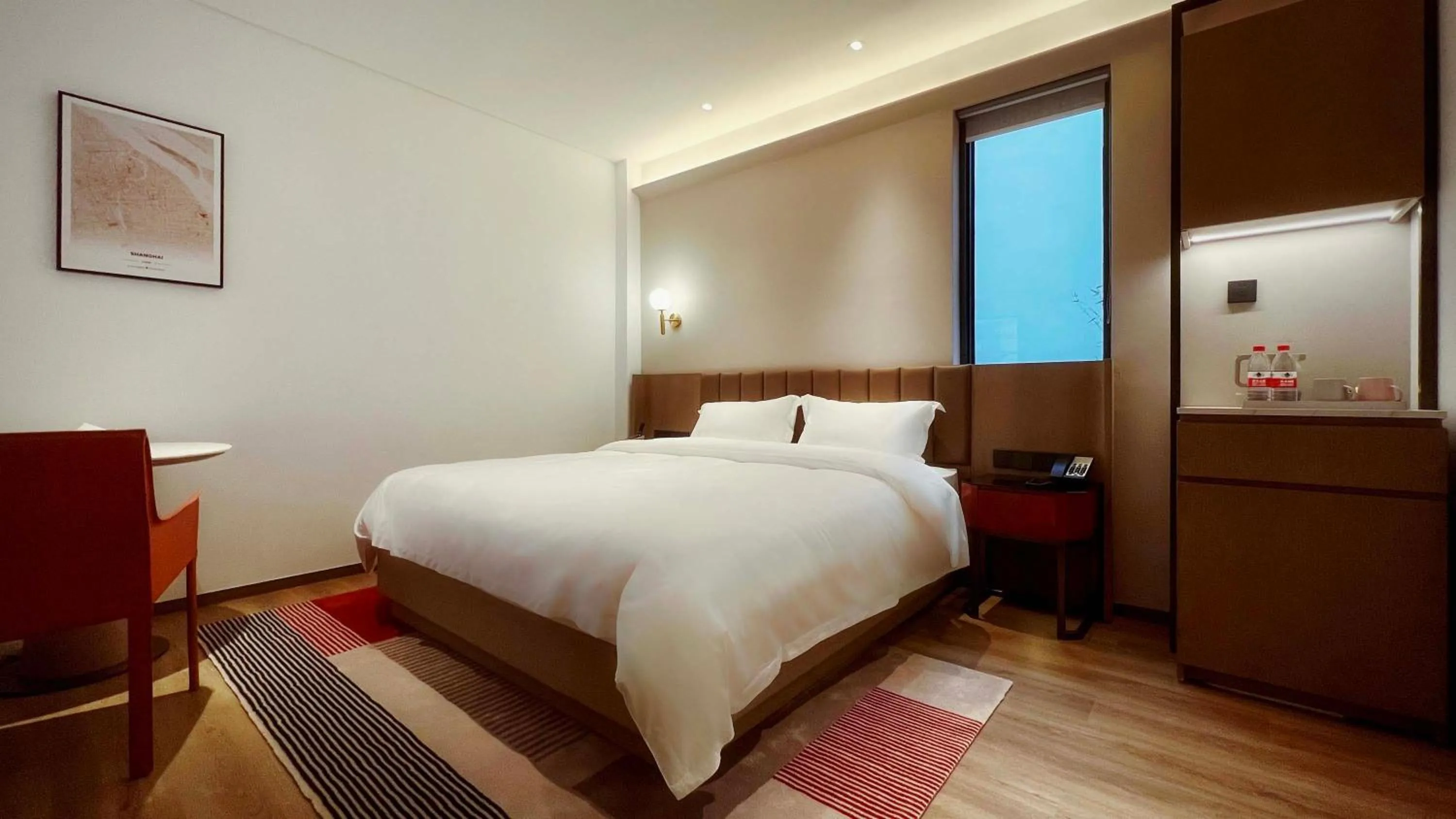 Bedroom, Bed in Ramadaencore By Wyndham Shanghai Pud ong Airport -Provide free 24hour shuttle bus service for airport pick-up and drop-off at Pud ong Airport