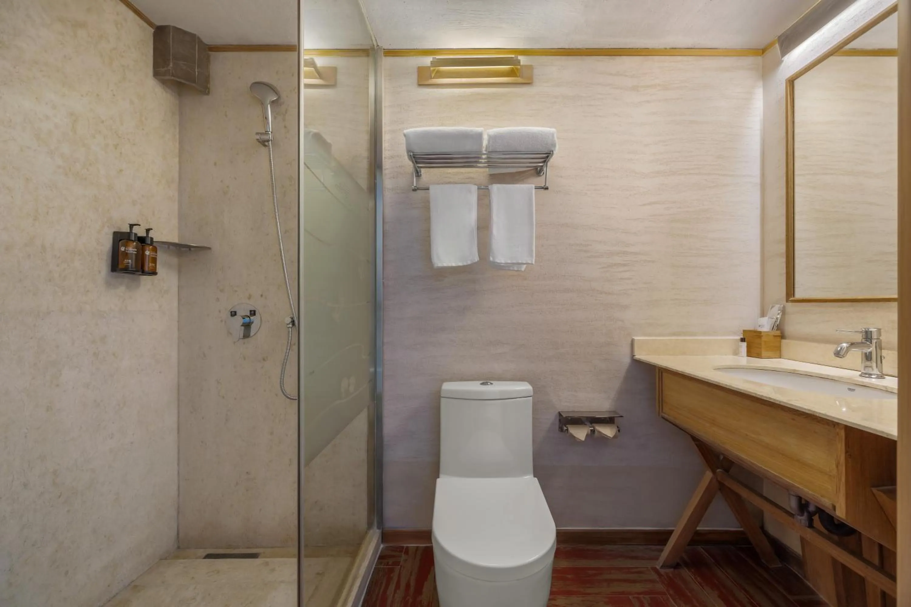 Toilet in Ramadaencore By Wyndham Shanghai Pud ong Airport -Provide free 24hour shuttle bus service for airport pick-up and drop-off at Pud ong Airport