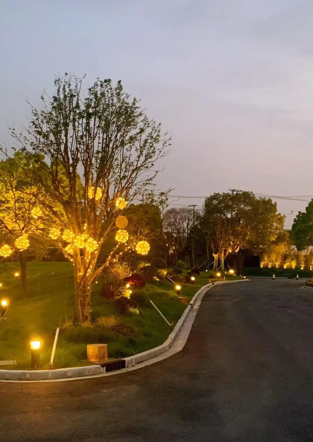 Property building in Ramadaencore By Wyndham Shanghai Pud ong Airport -Provide free 24hour shuttle bus service for airport pick-up and drop-off at Pud ong Airport