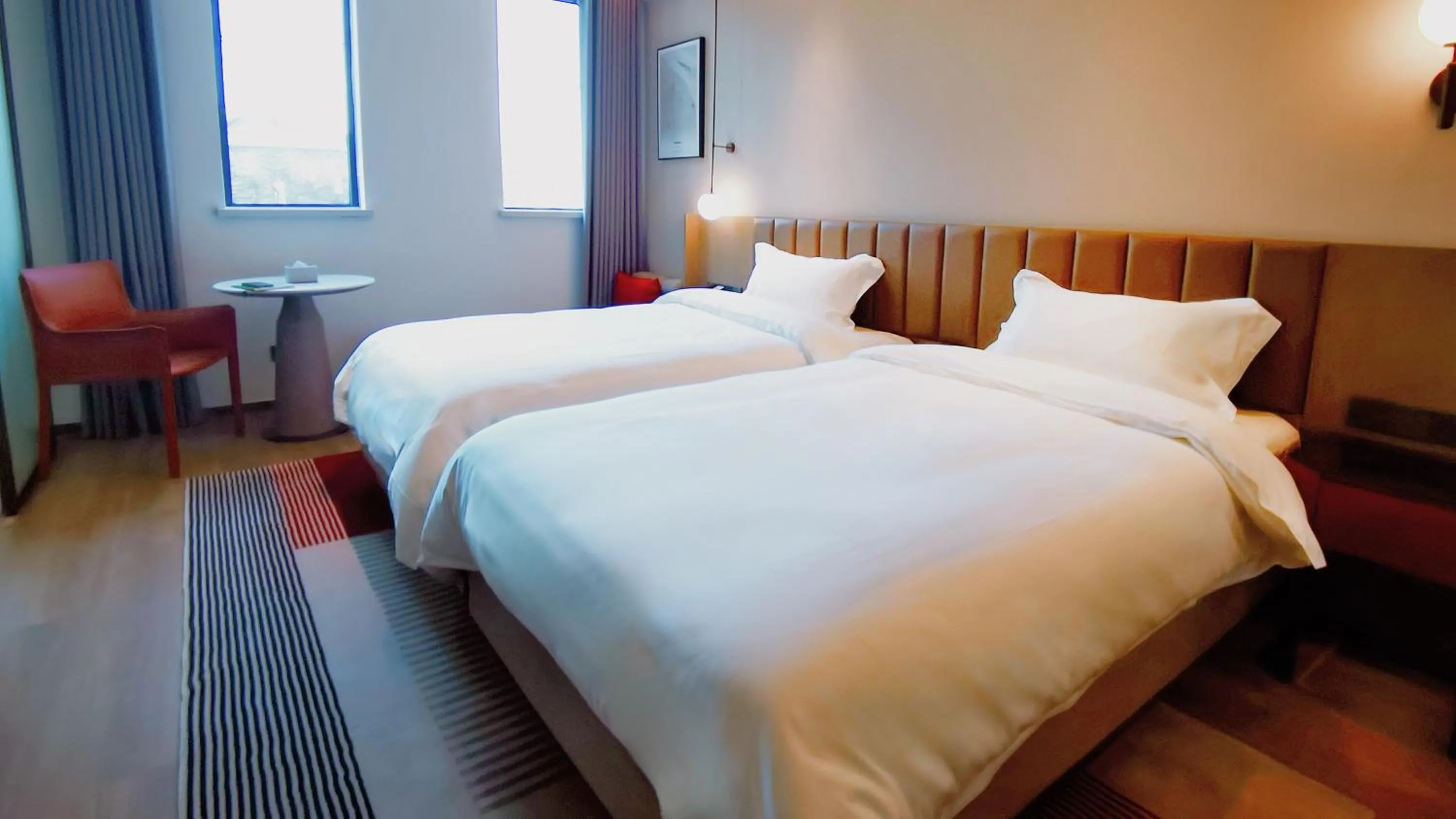 Property building, Bed in Ramadaencore By Wyndham Shanghai Pud ong Airport -Provide free 24hour shuttle bus service for airport pick-up and drop-off at Pud ong Airport