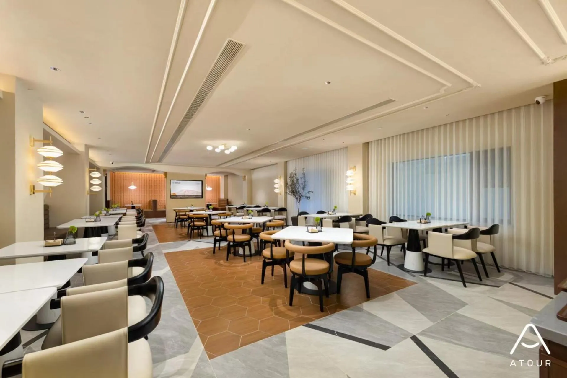 Atour Hotel Shanghai Jing'an IMIX Park