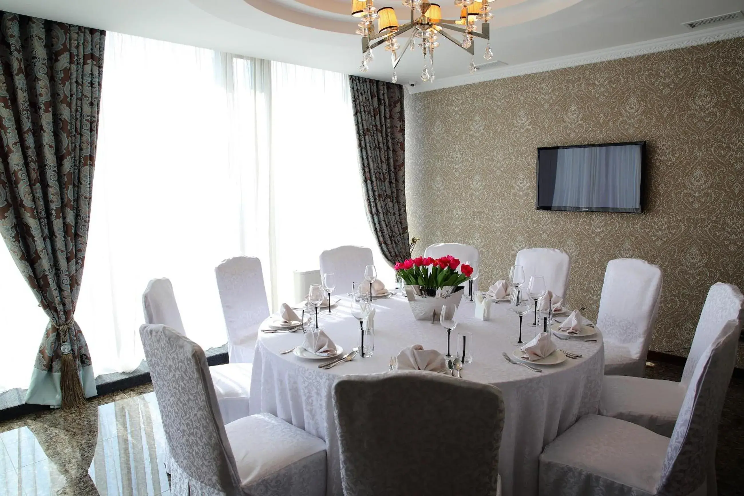 Restaurant/places to eat in Damas International Hotel Restaurant/places to eat in Damas International Hotel