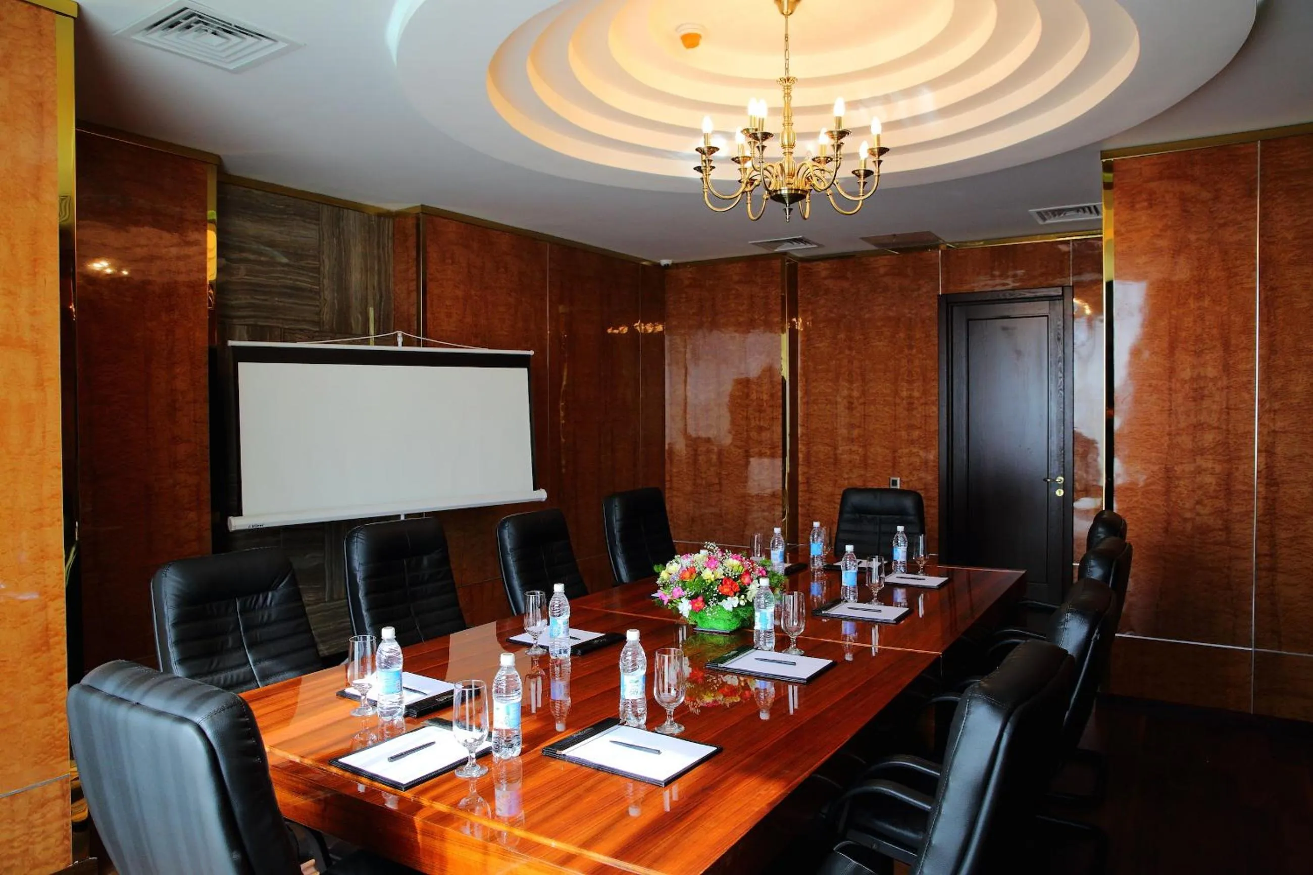 Nearby landmark in Damas International Hotel