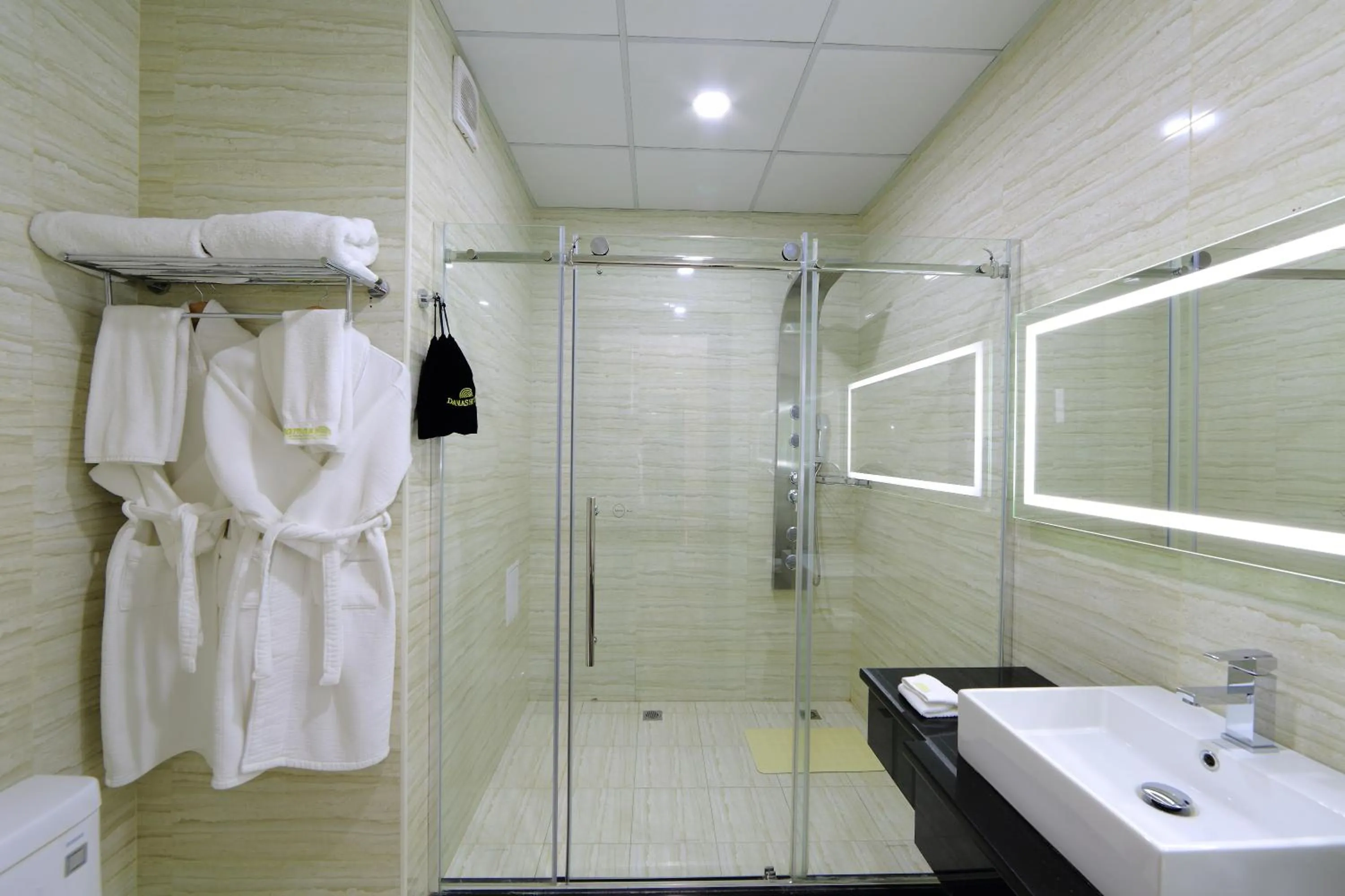 Business facilities in Damas International Hotel