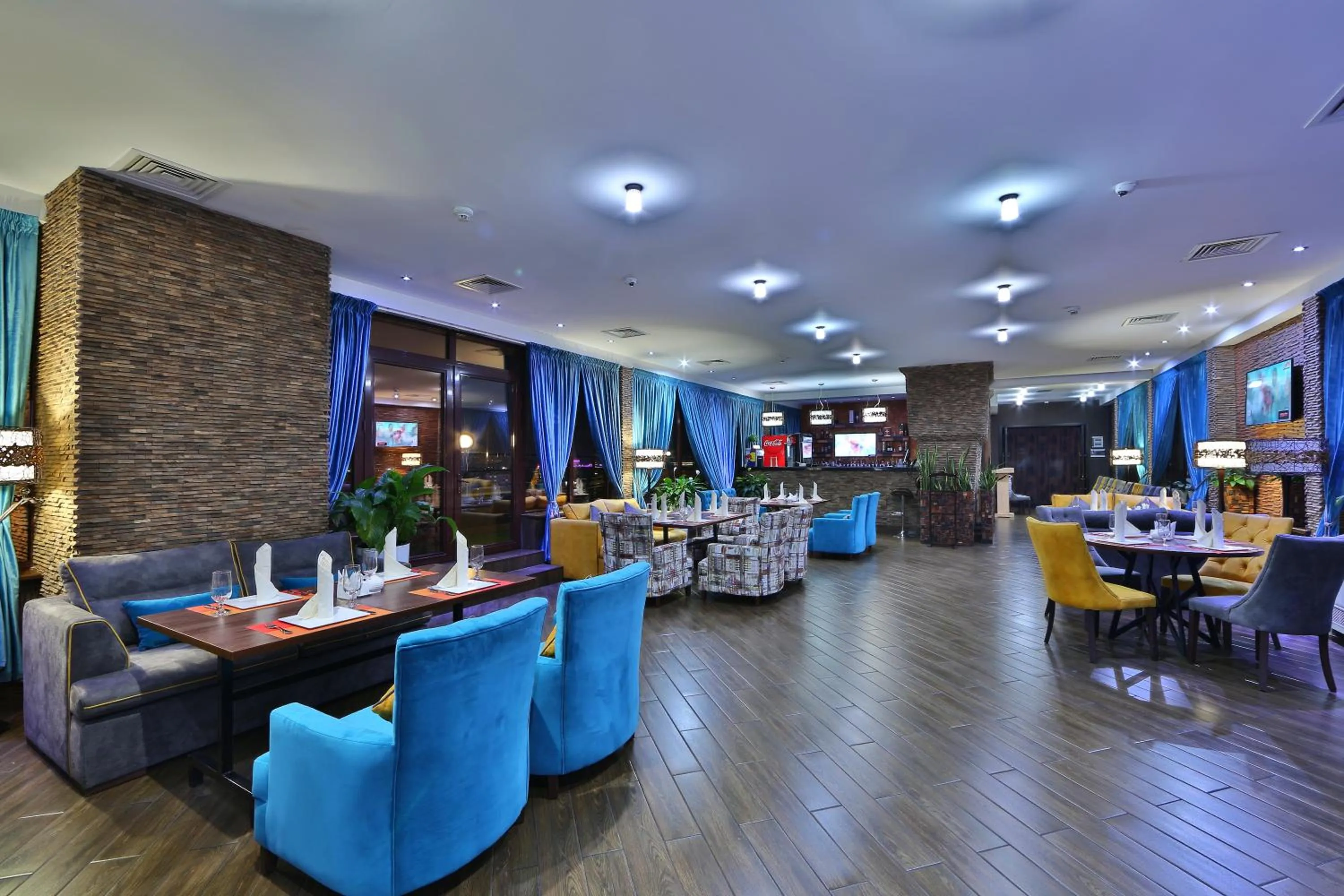 Restaurant/places to eat in Damas International Hotel