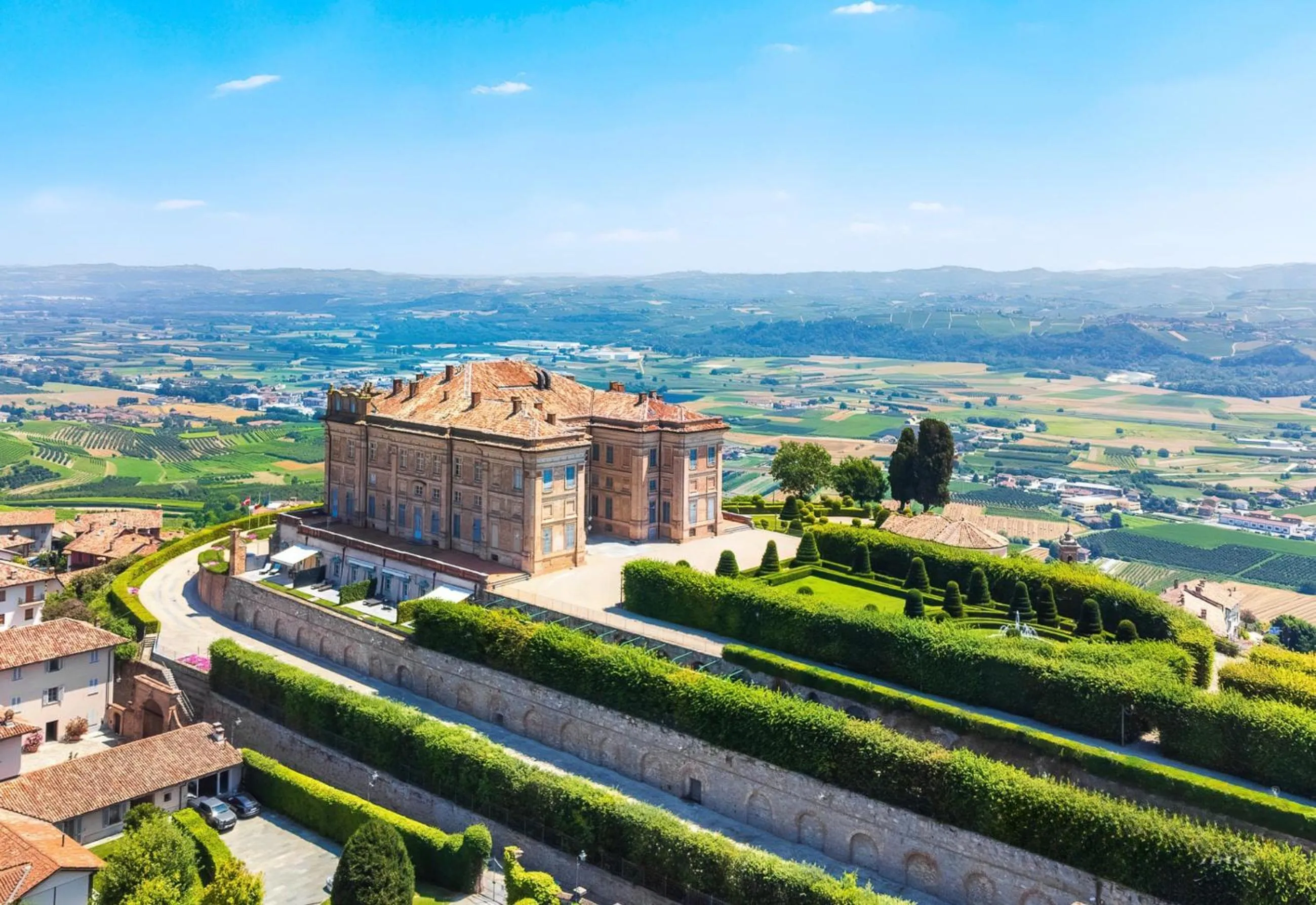 Property building in Castello di Guarene