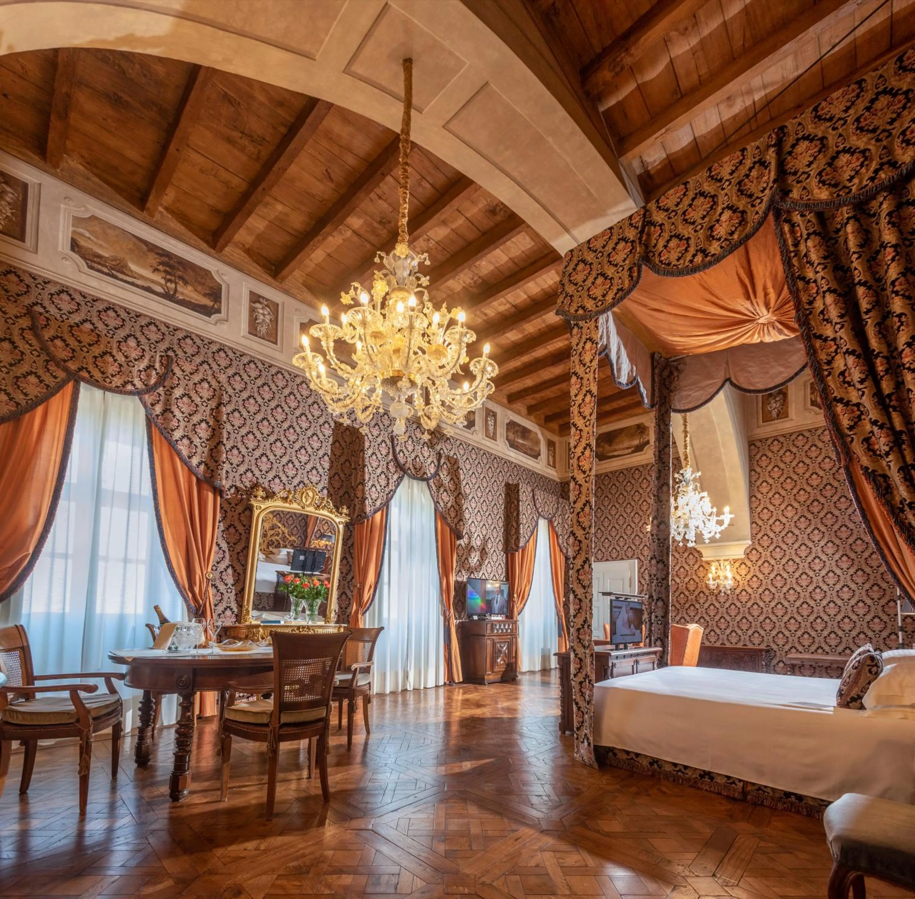 Bedroom, Bed in Castello di Guarene