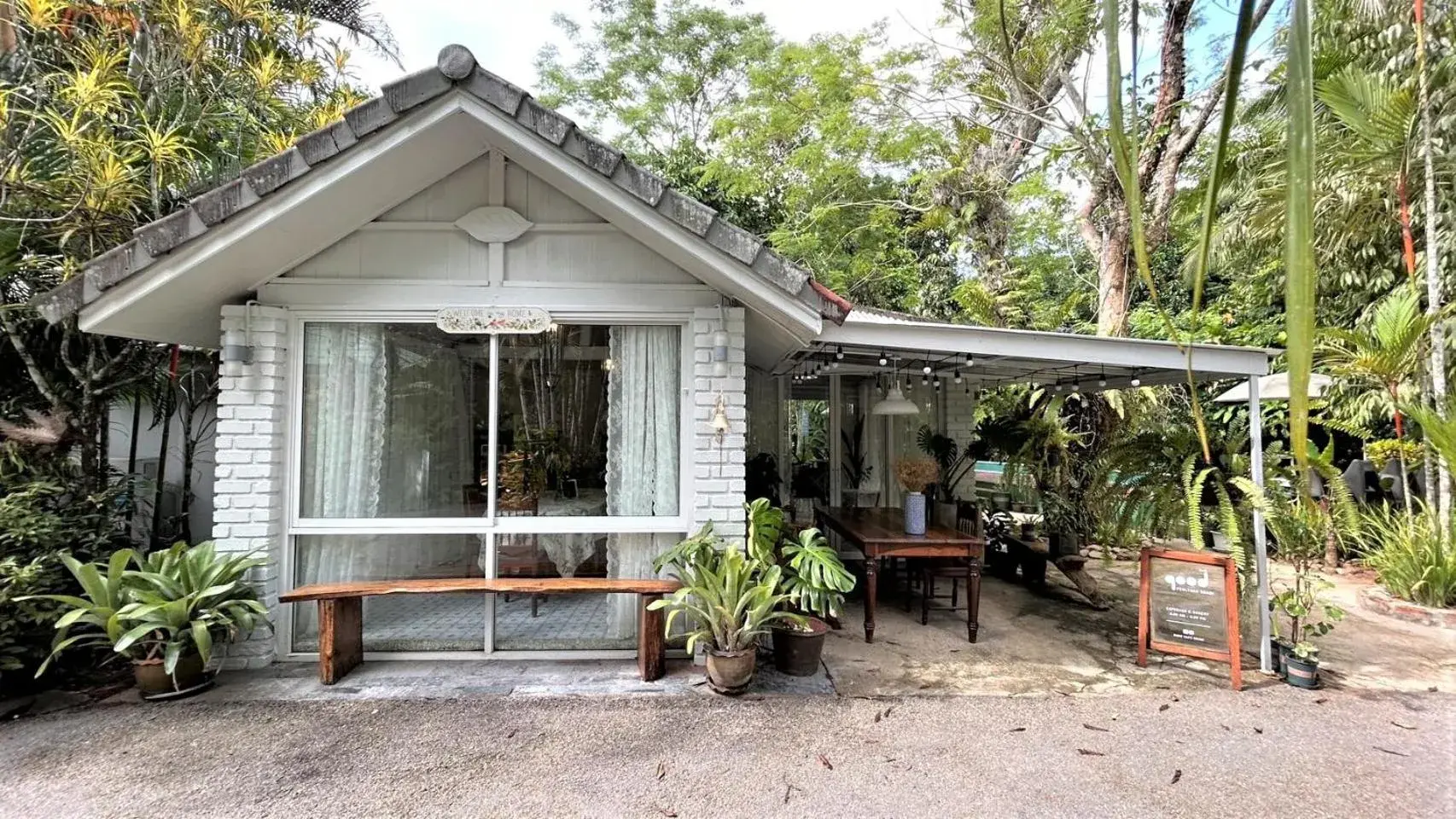 Restaurant/places to eat in Blu Monkey Pooltara Krabi Hotel & Villas Pet Friendly Restaurant/places to eat in Blu Monkey Pooltara Krabi Hotel & Villas Pet Friendly