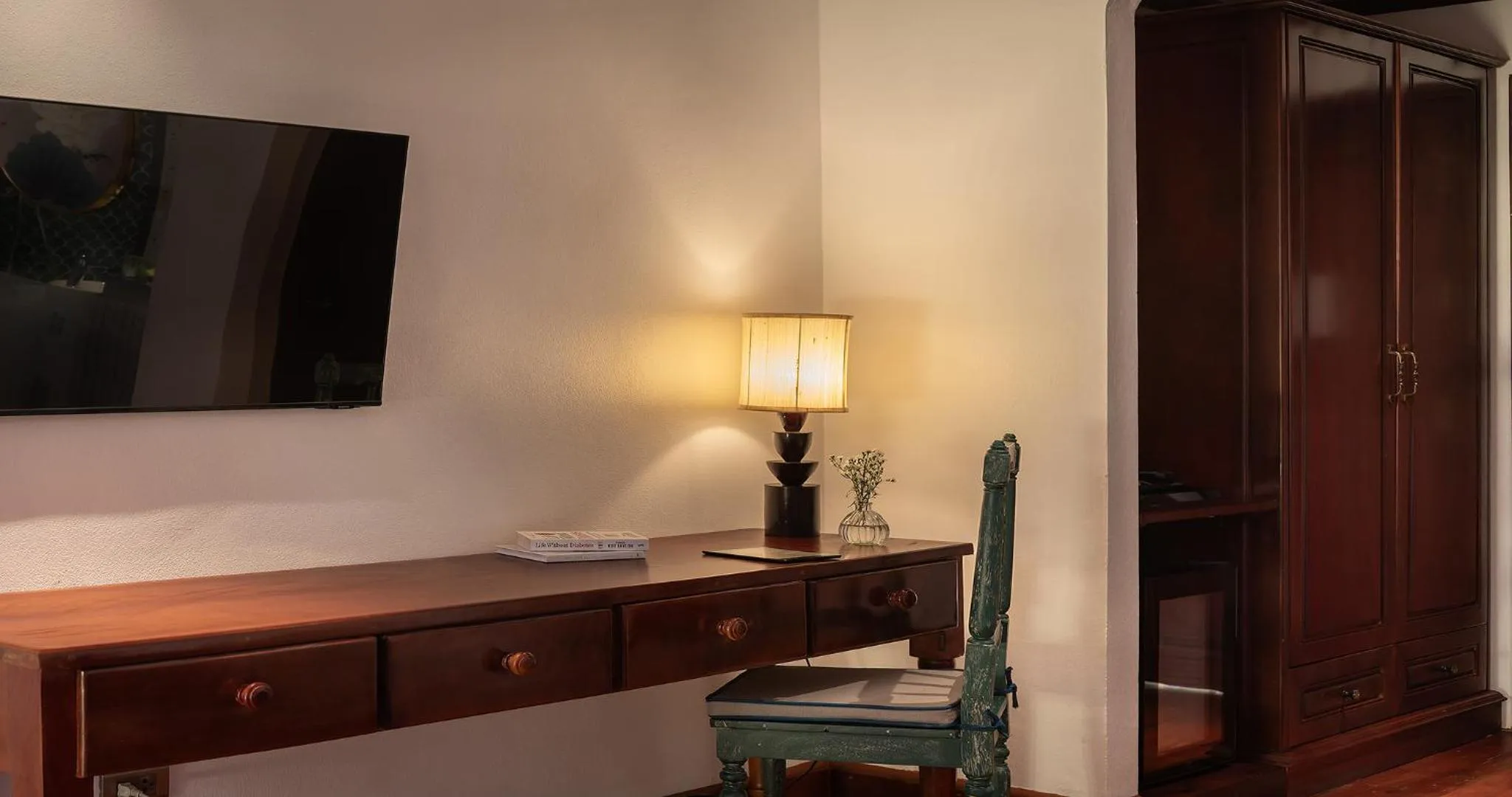 Seating area in U Luang Prabang