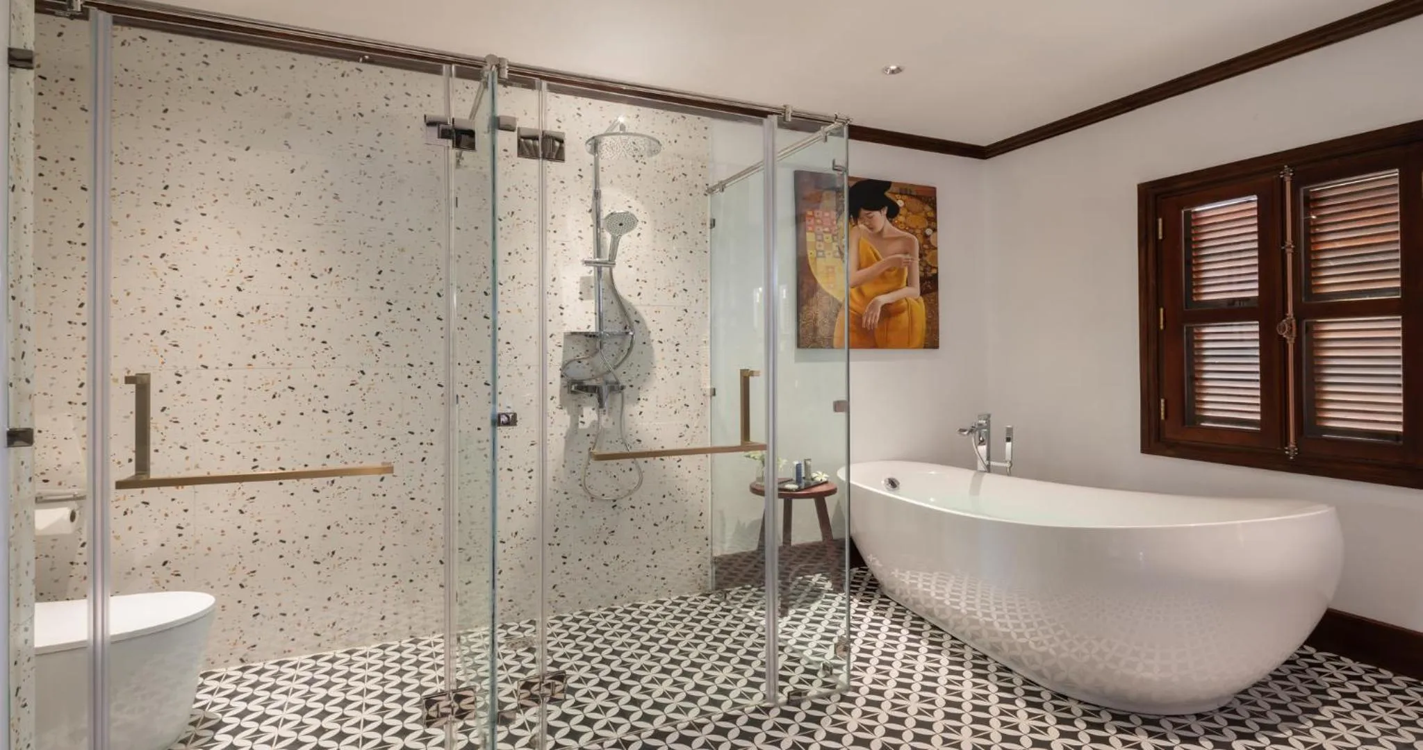 Bathroom in U Luang Prabang