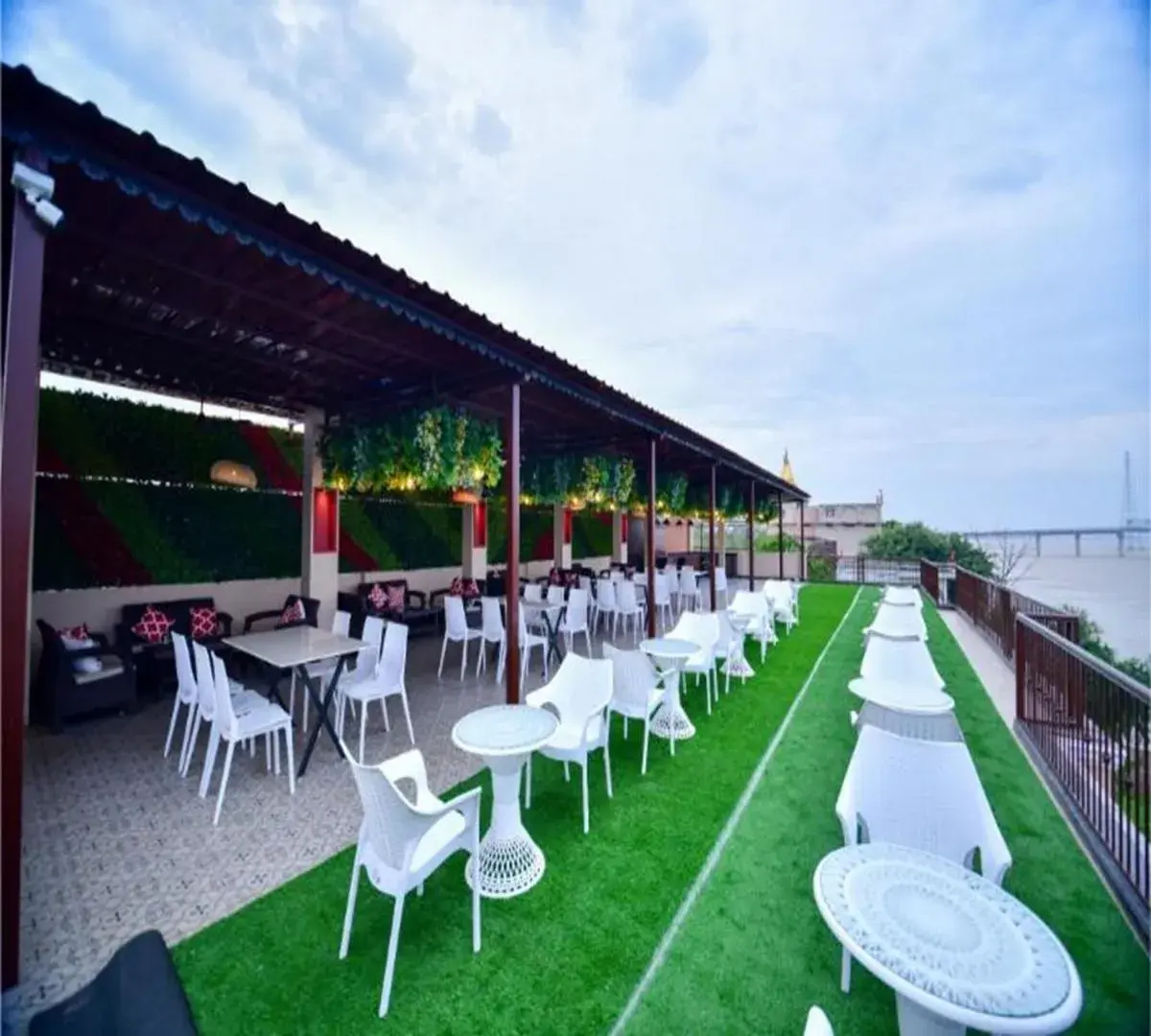 Restaurant/places to eat in Hotel Aviral Ganga Restaurant/places to eat in Hotel Aviral Ganga