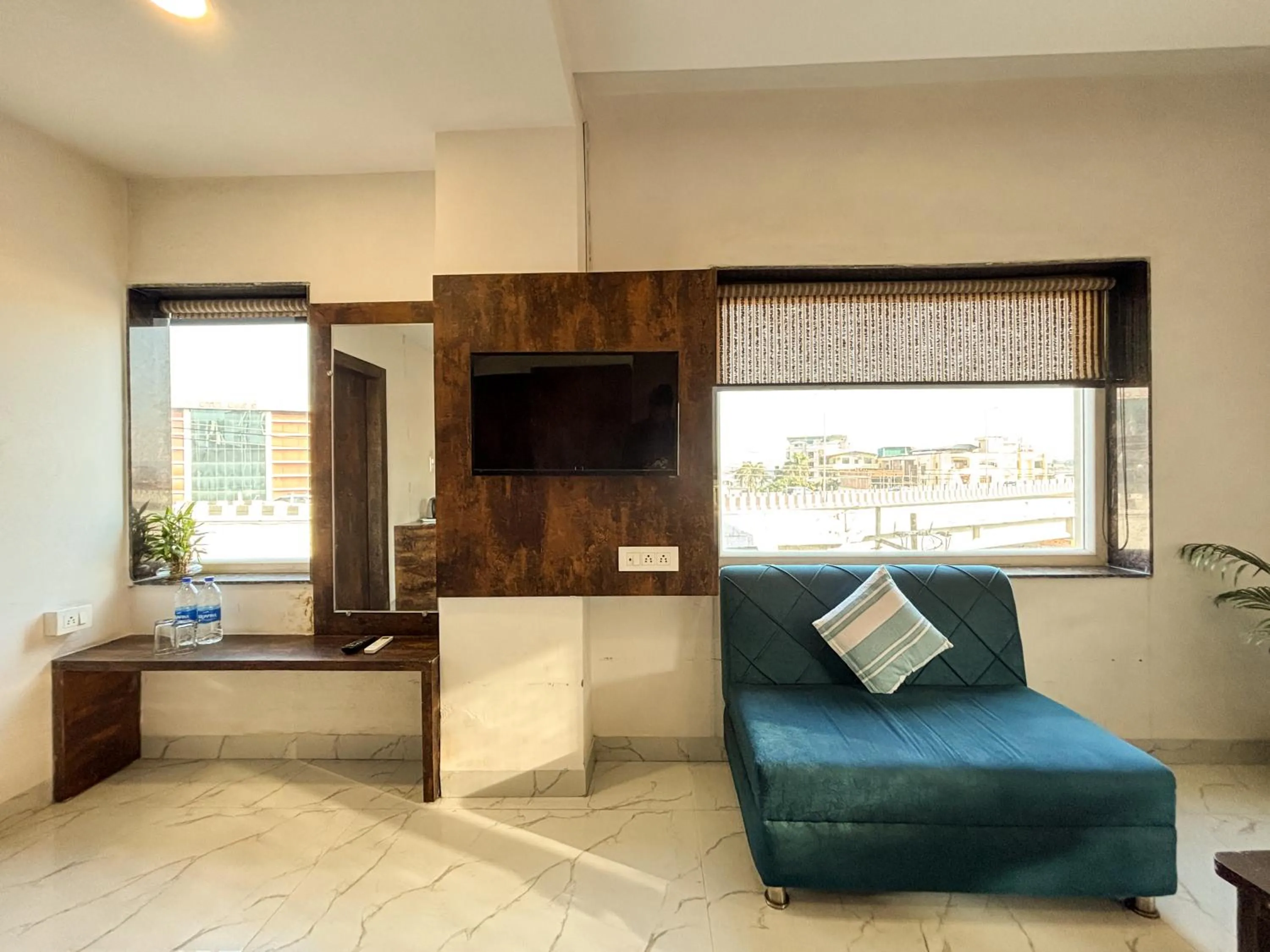 TV and multimedia in Hotel Shoolin Suites Boutique Haridwar