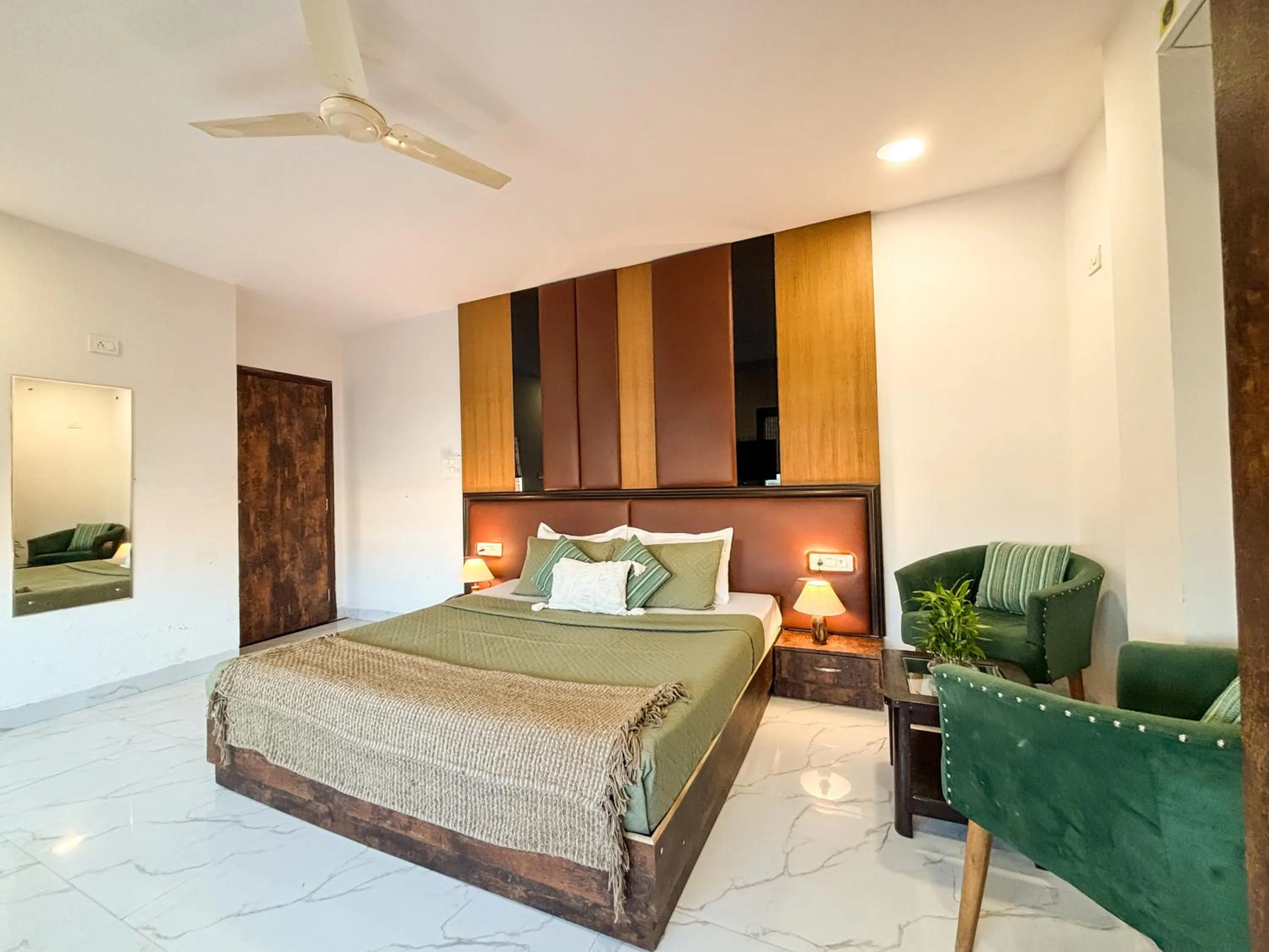 Bed in Hotel Shoolin Suites Boutique Haridwar