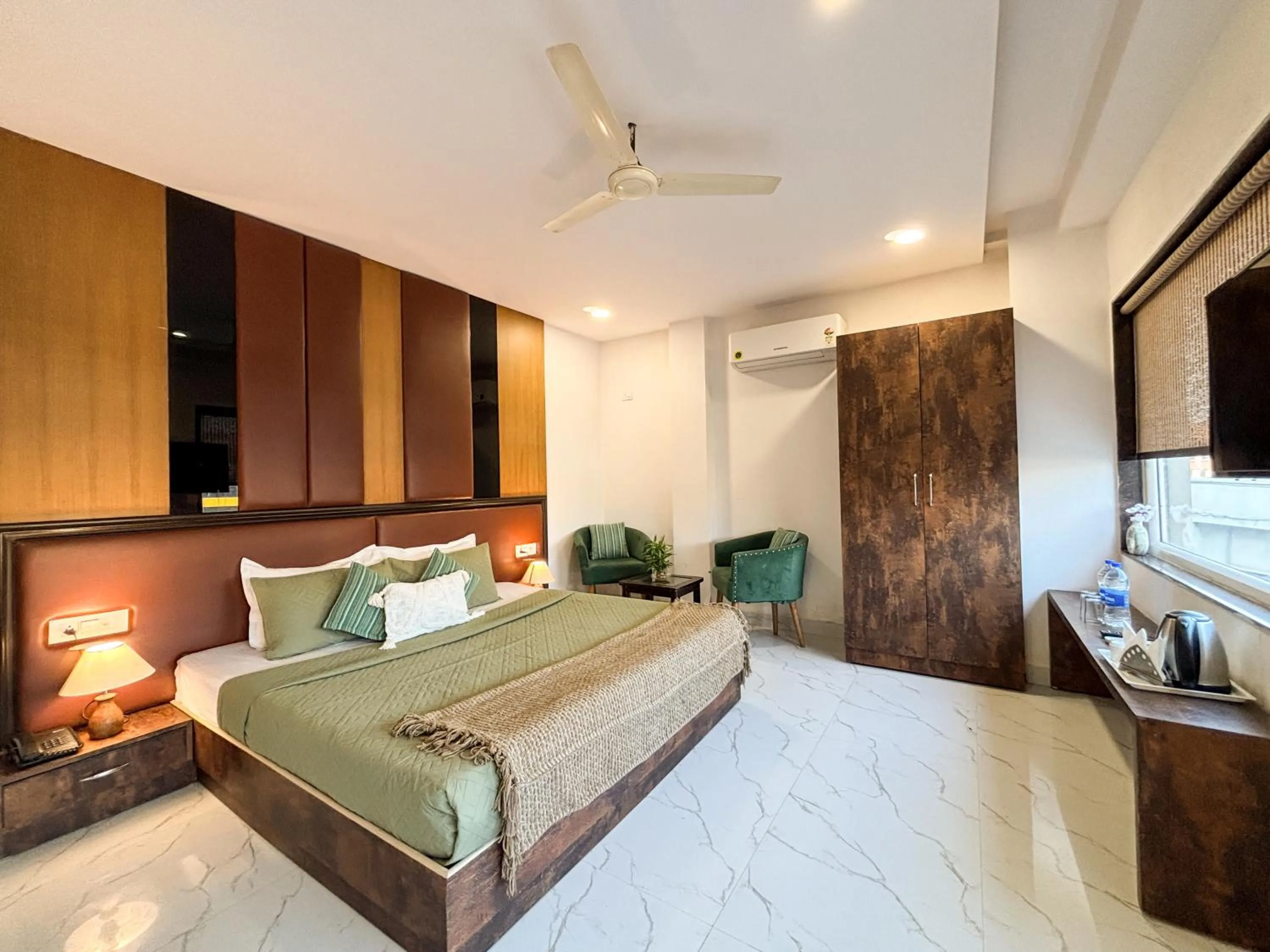 Bed in Hotel Shoolin Suites Boutique Haridwar