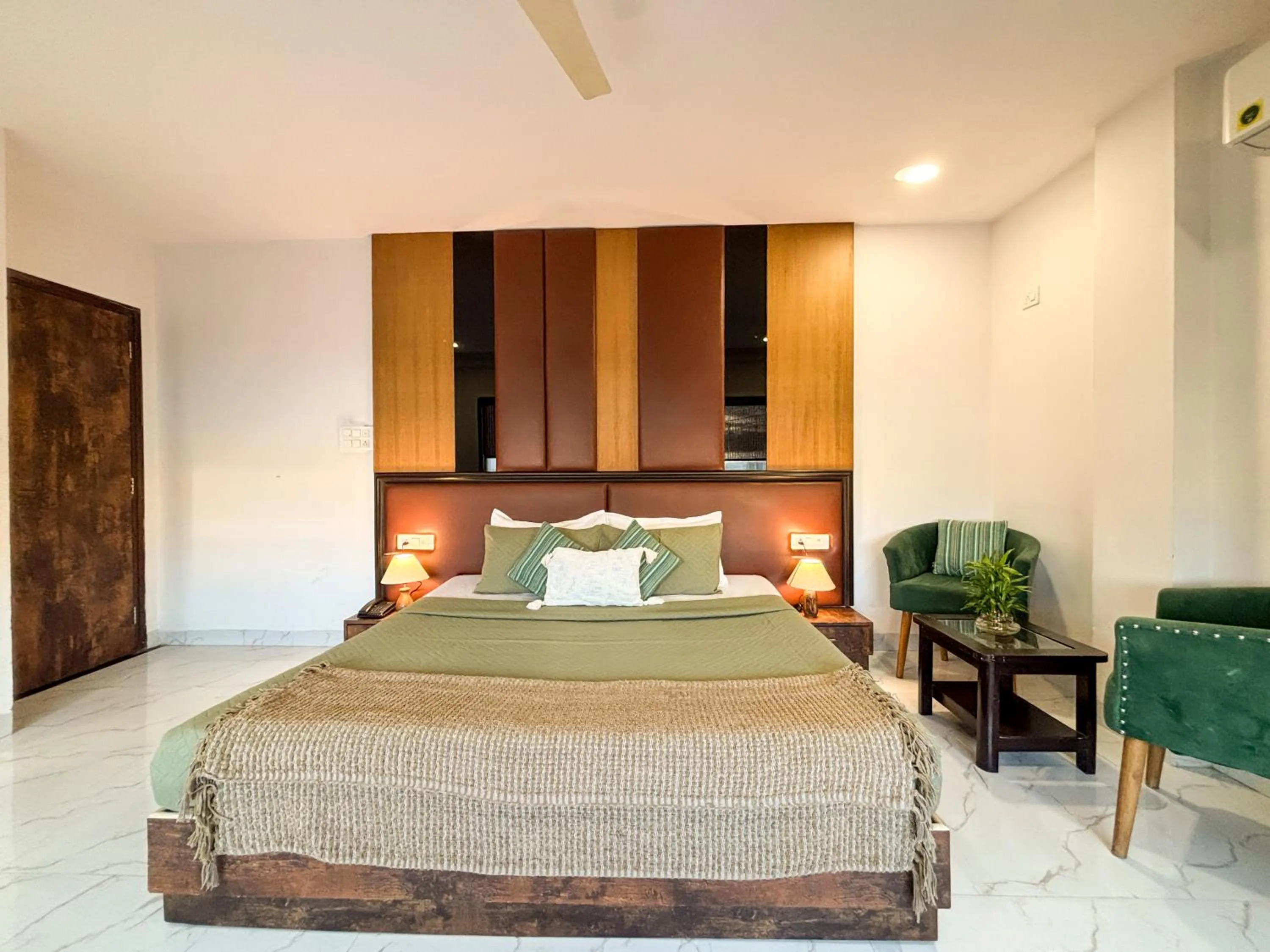 Bed in Hotel Shoolin Suites Boutique Haridwar