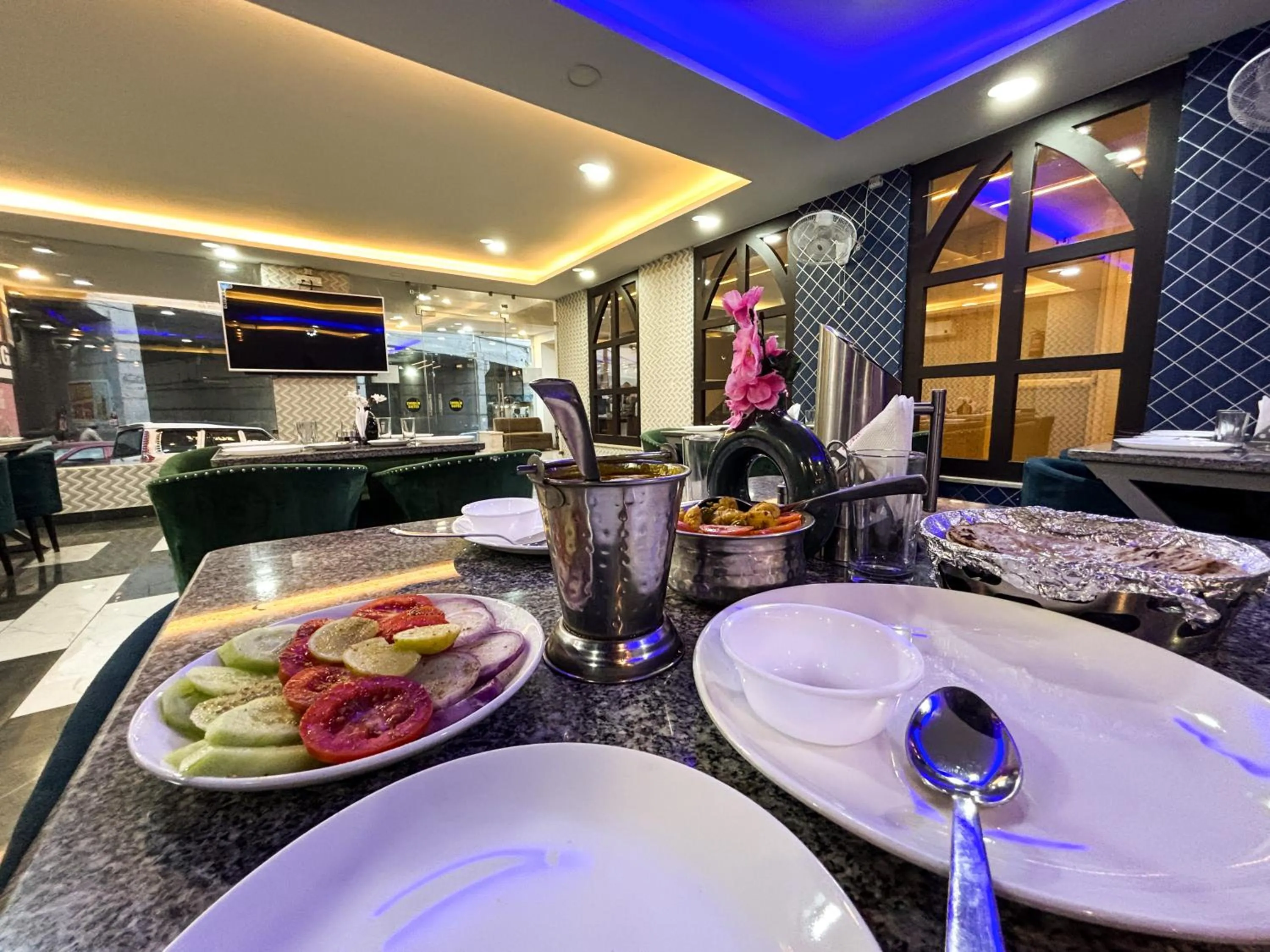 Breakfast in Hotel Shoolin Suites Boutique Haridwar