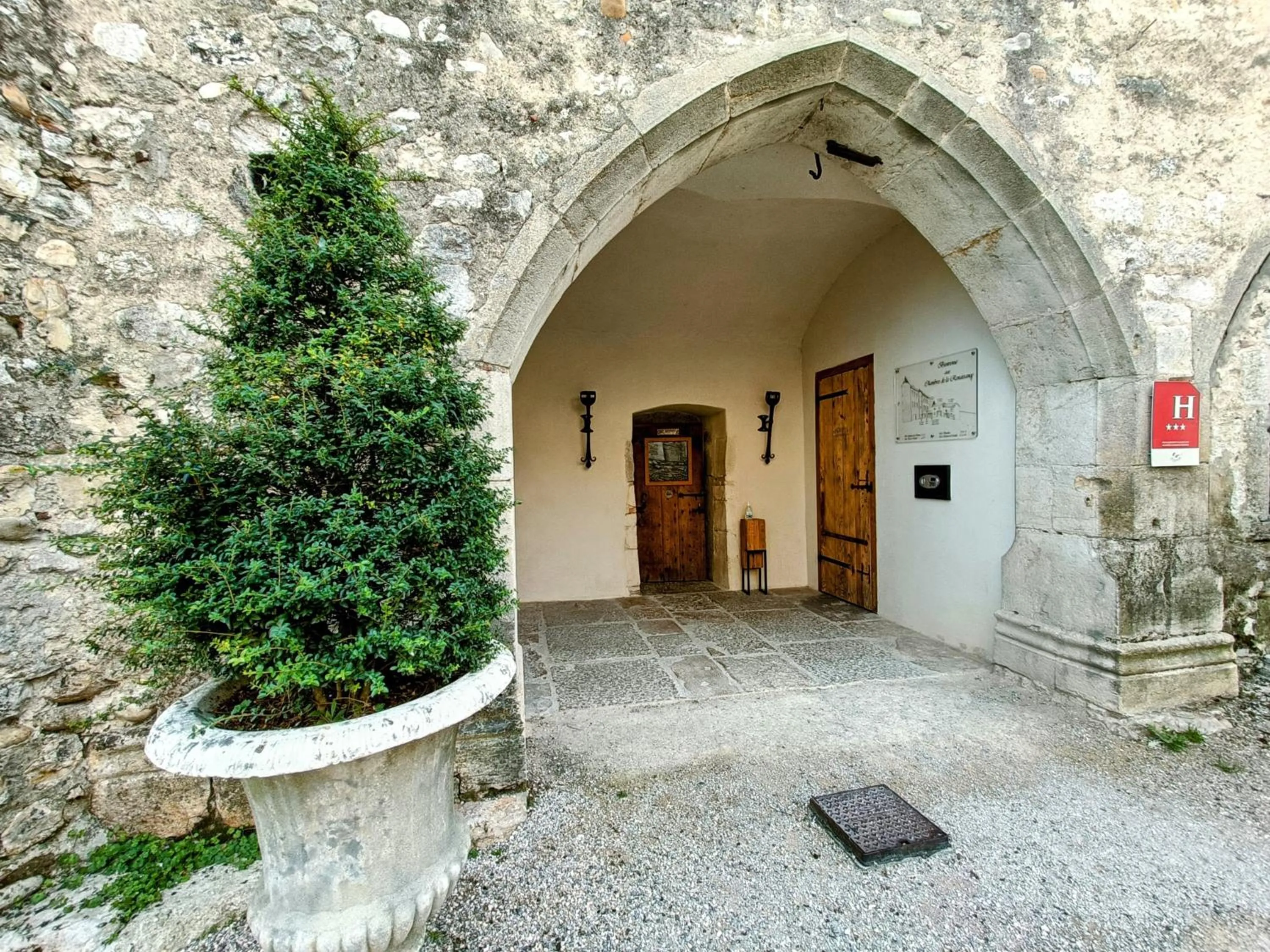 Facade/entrance in Les Chambres De La Renaissance