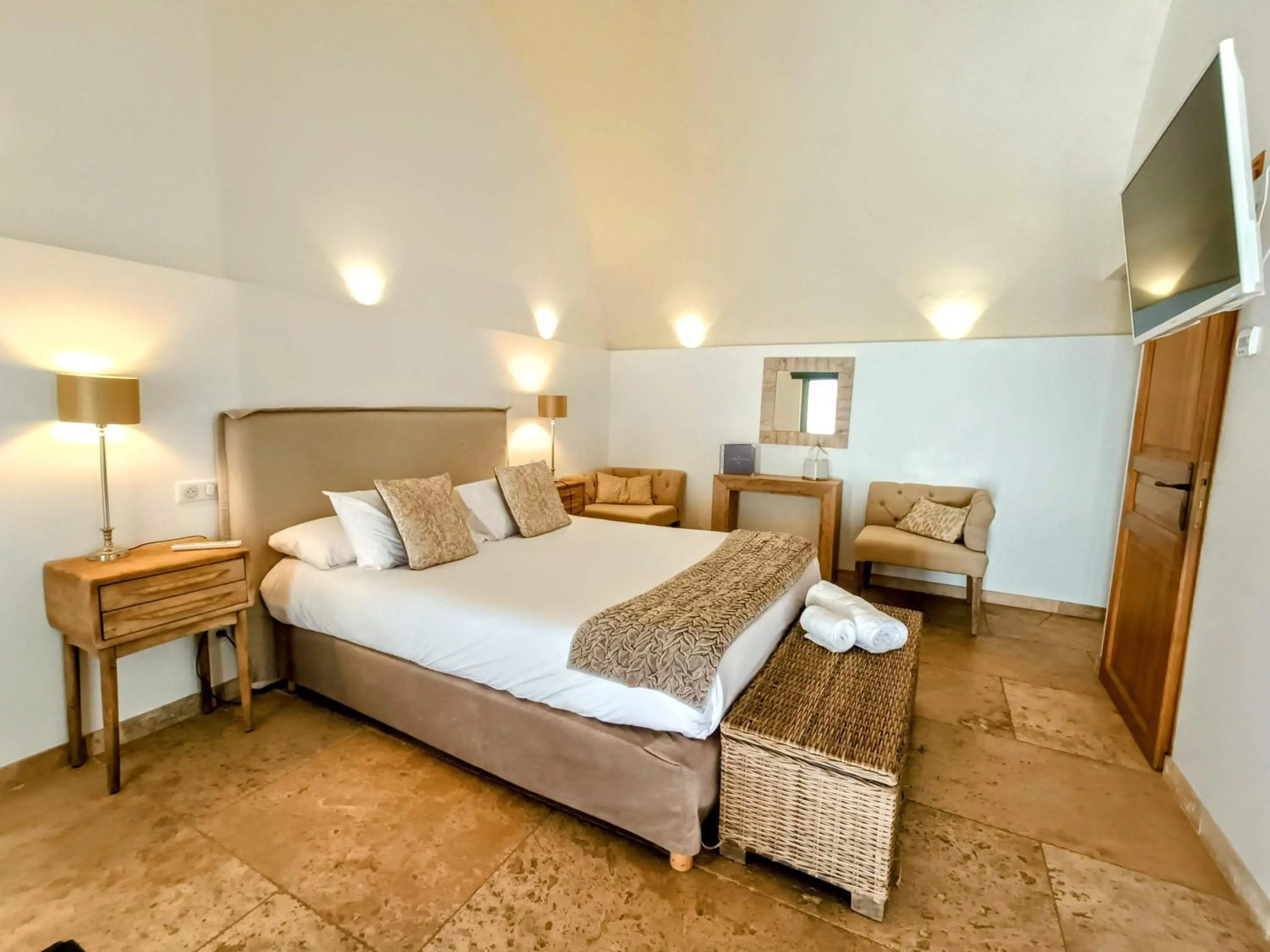 Bed in Les Chambres De La Renaissance