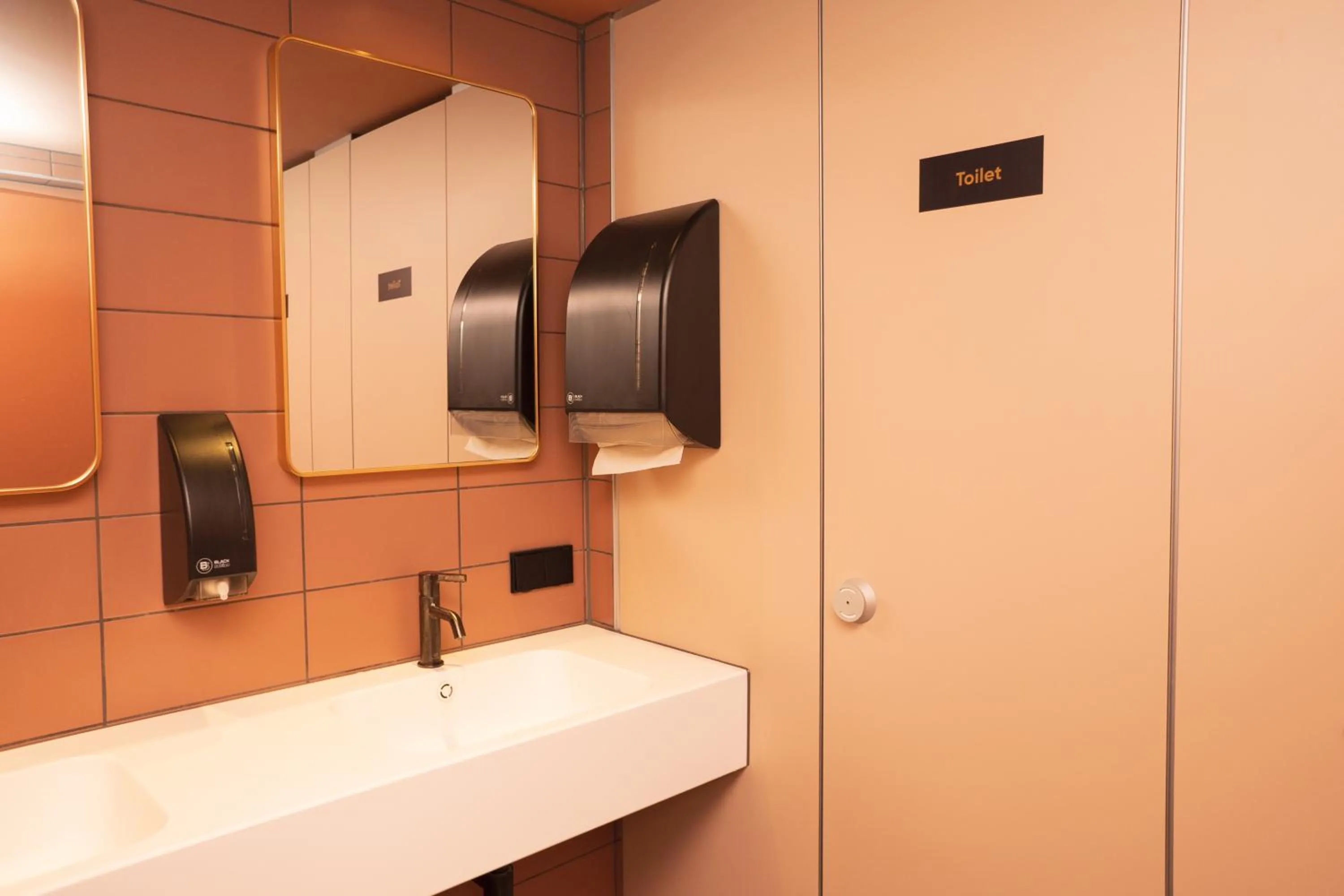 Shower in The Elephant Hostel