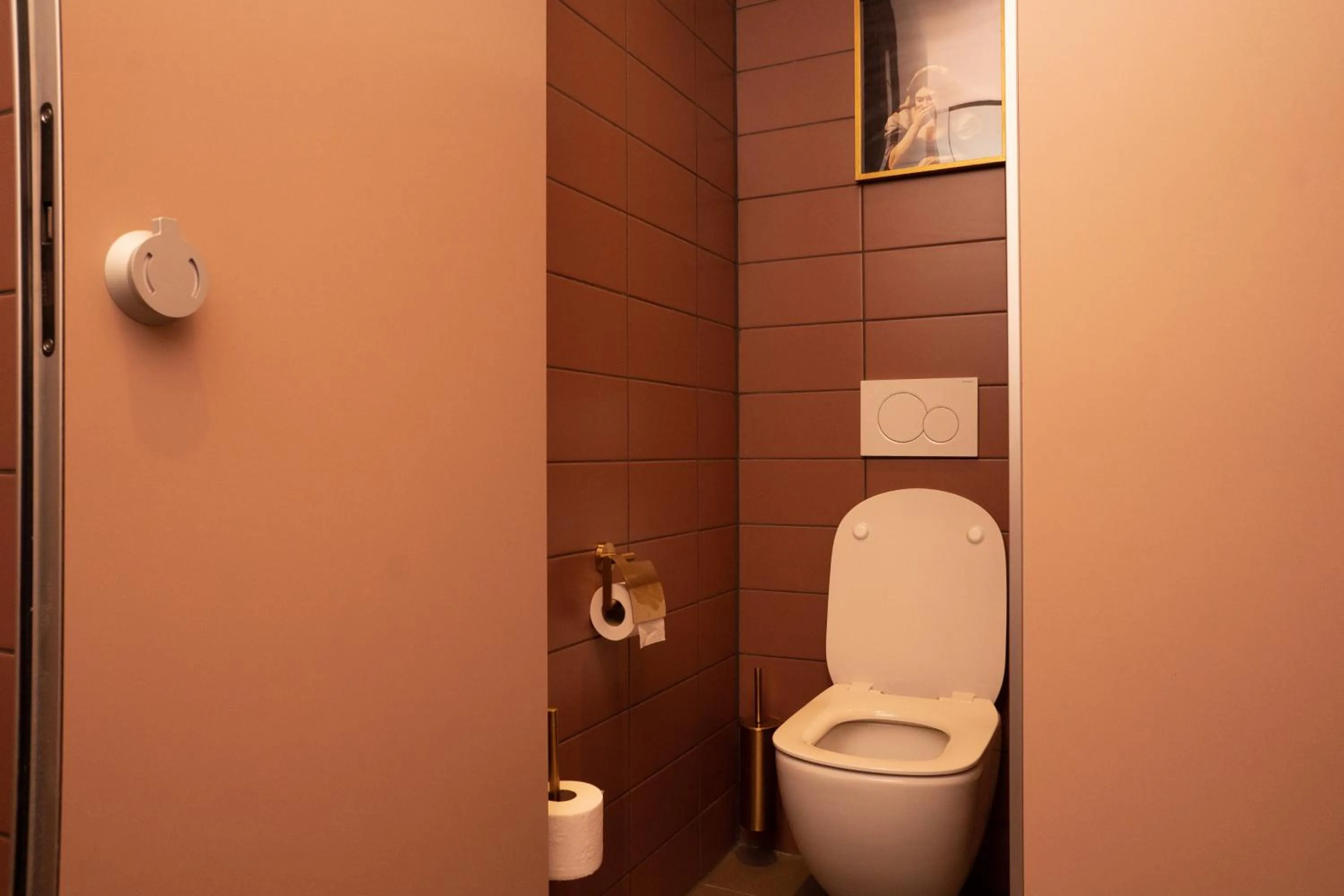 Toilet in The Elephant Hostel