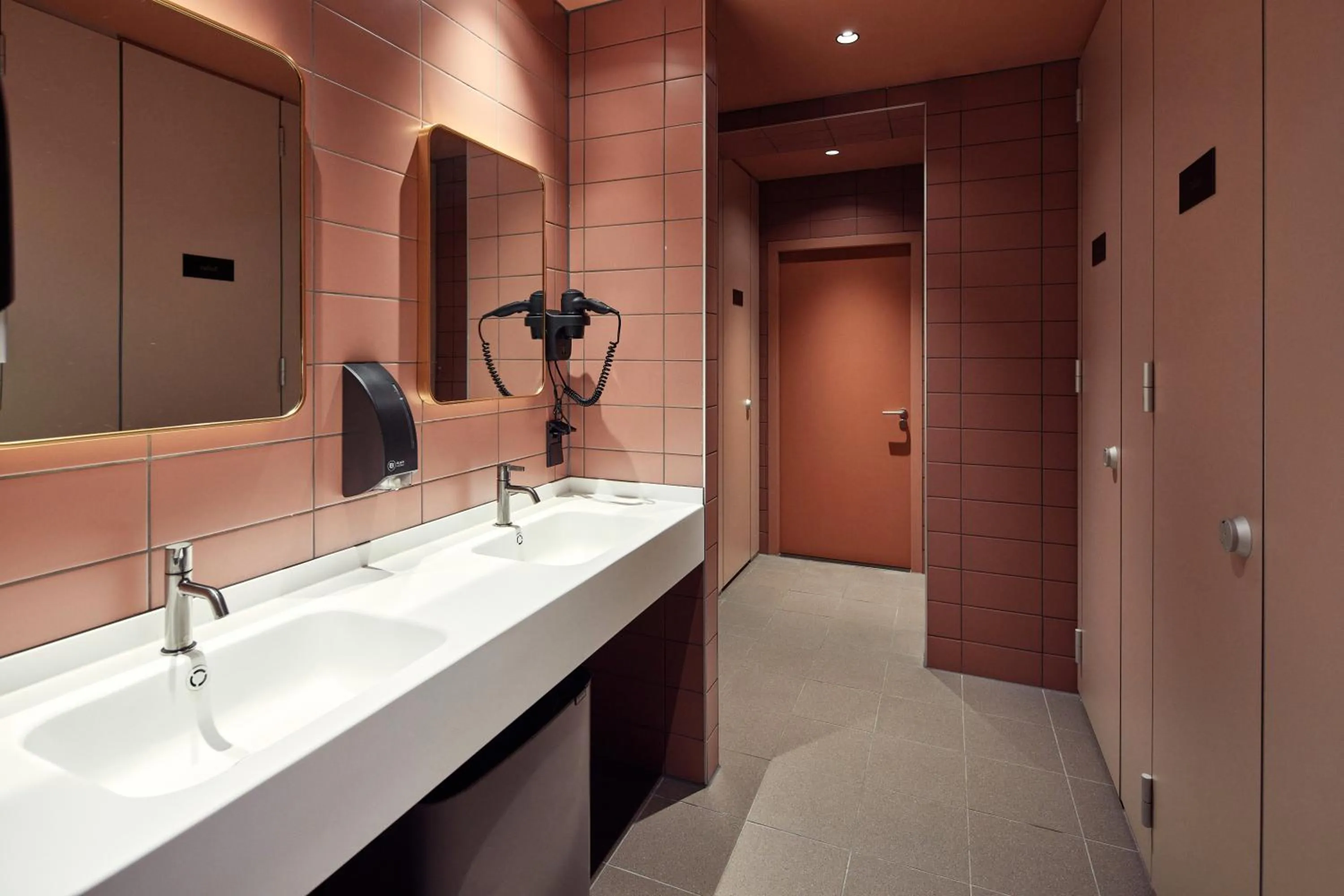 Bathroom in The Elephant Hostel